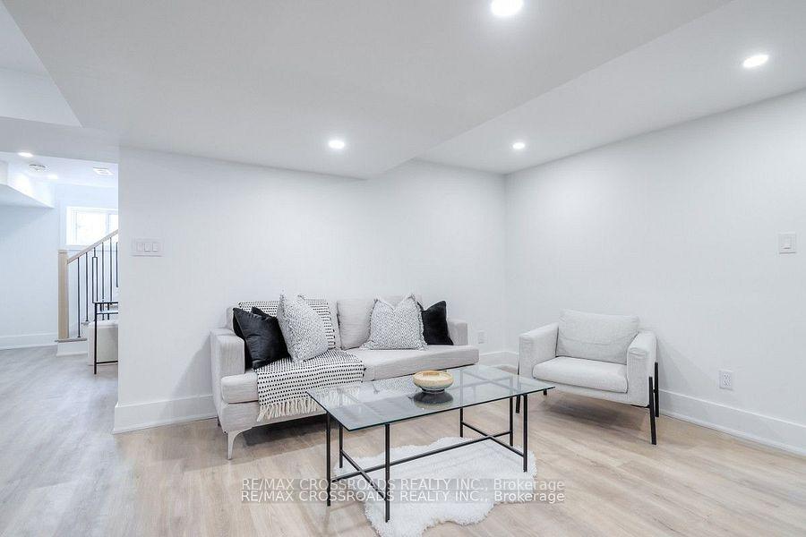 Photo 32 of 696 Hillview Crescent, Pickering, West Shore — HOMEH