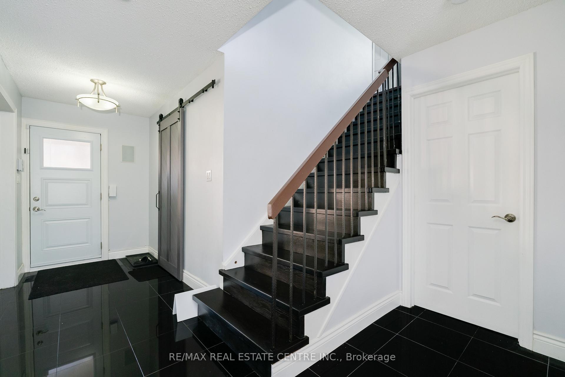 Photo 3 of 1865 Malden Crescent, Pickering, Liverpool — HOMEH