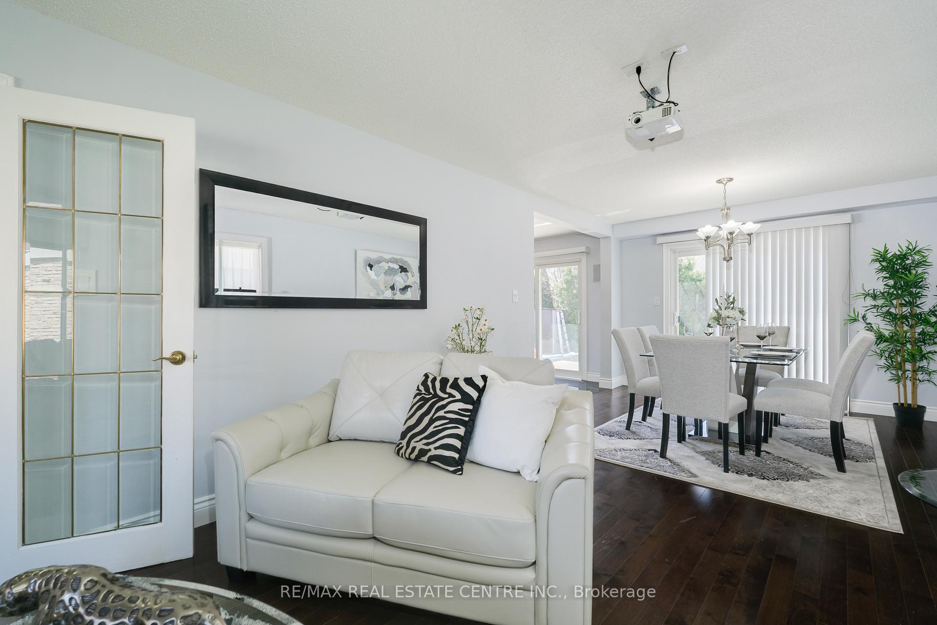 Photo 6 of 1865 Malden Crescent, Pickering, Liverpool — HOMEH