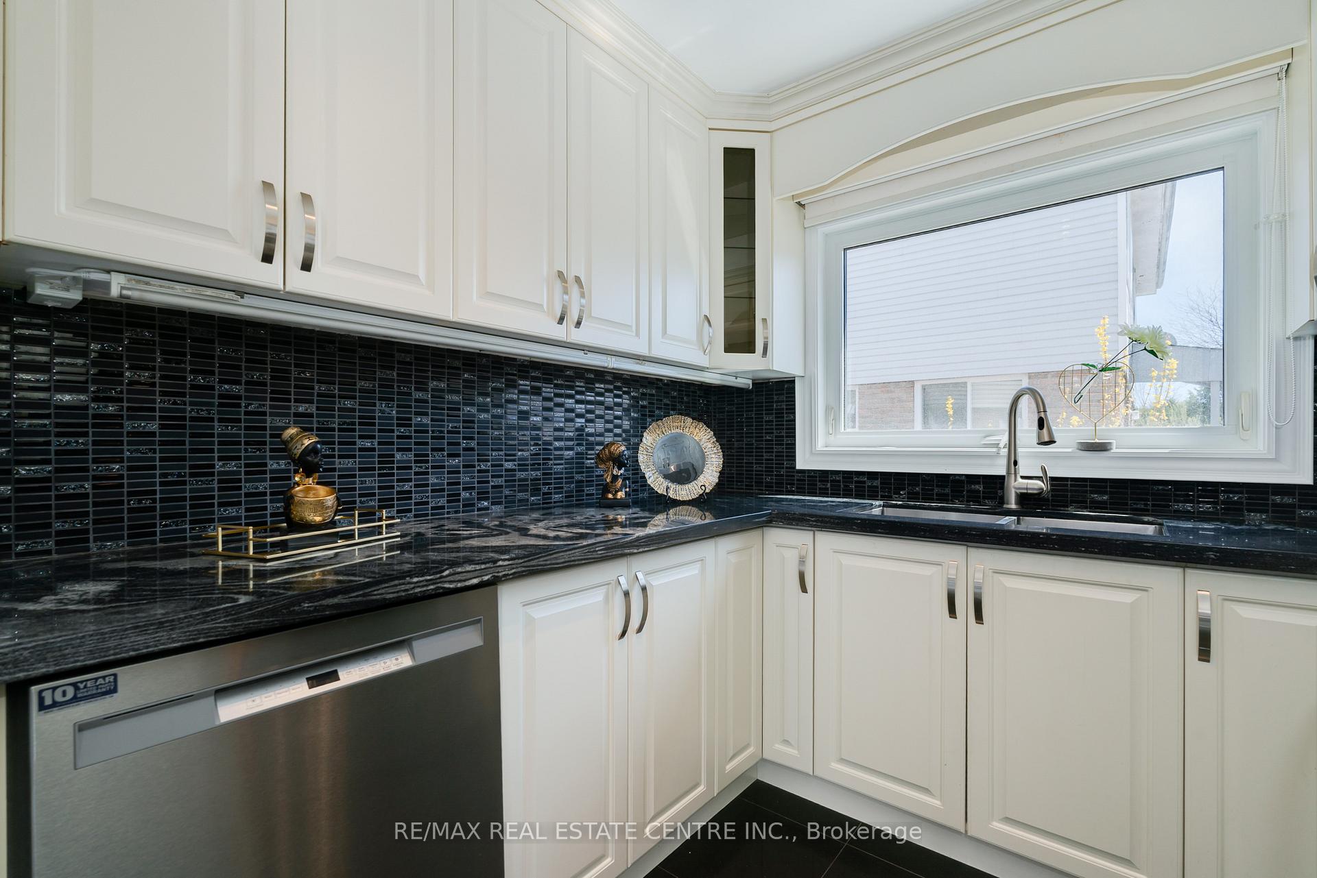 Photo 15 of 1865 Malden Crescent, Pickering, Liverpool — HOMEH