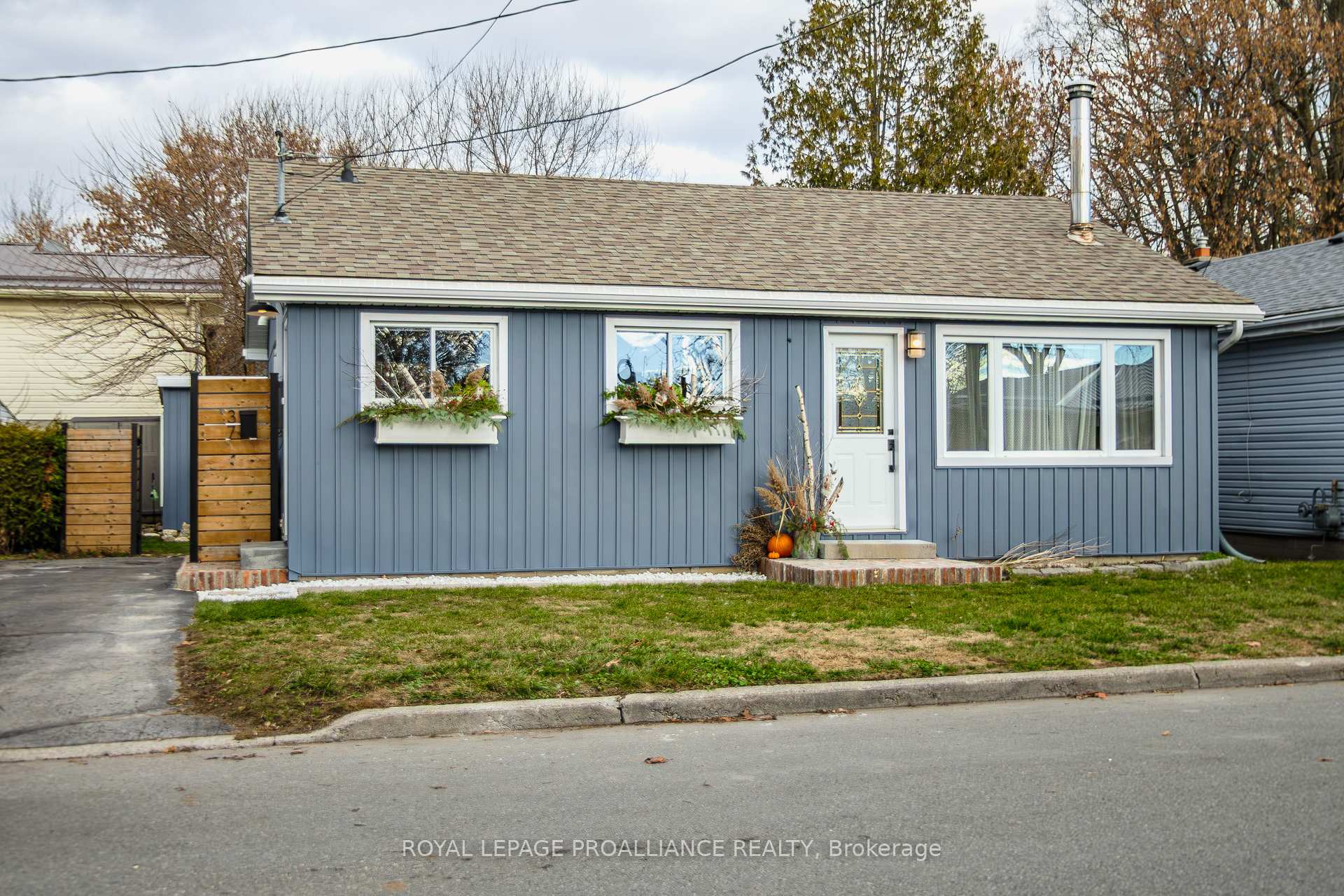 Photo 2 of 37 Leopold Street, Quinte West, Trenton Ward — HOMEH