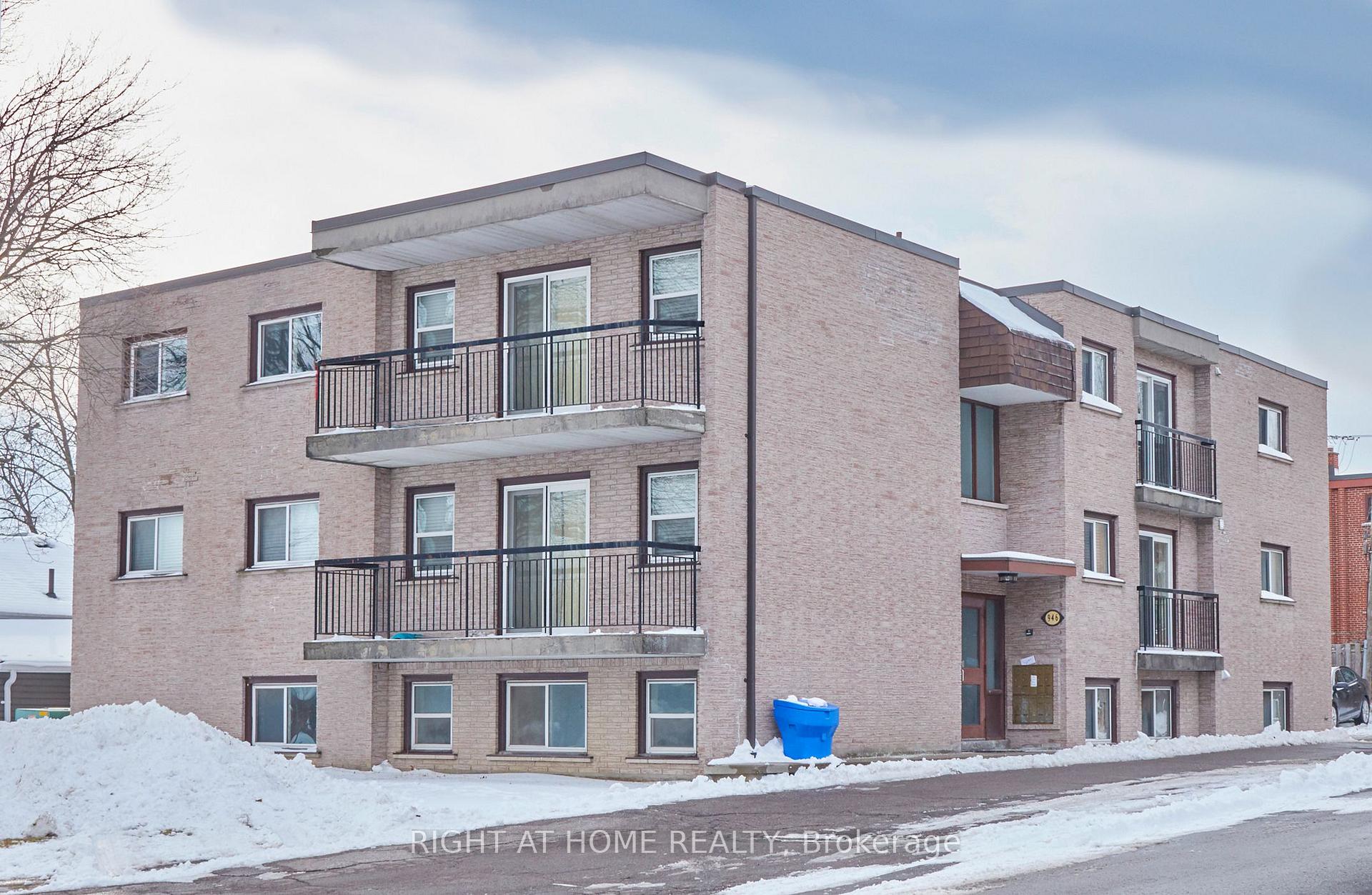 Front of Unit 102, 946 Masson Street