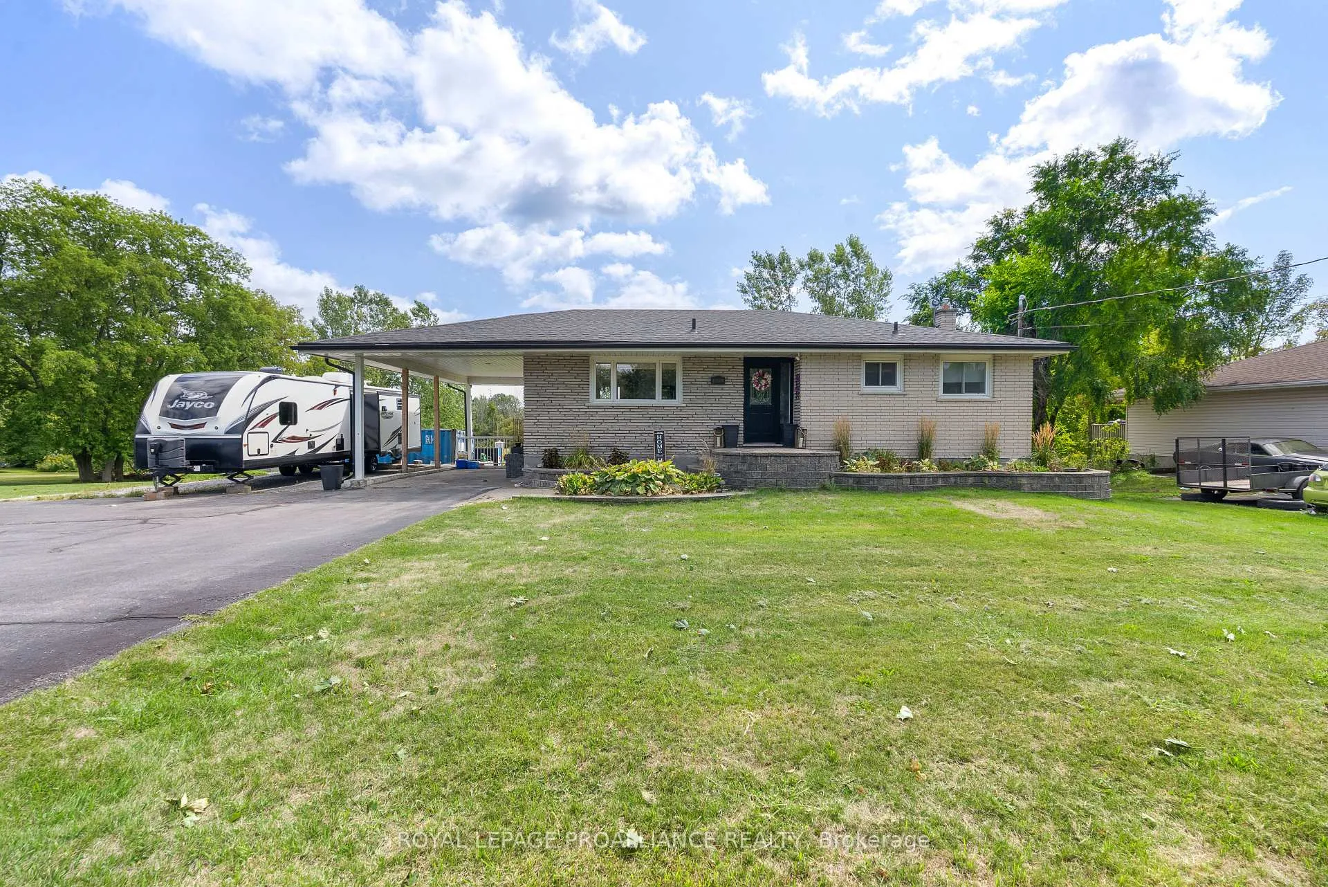 Front of 16395 Highway 2