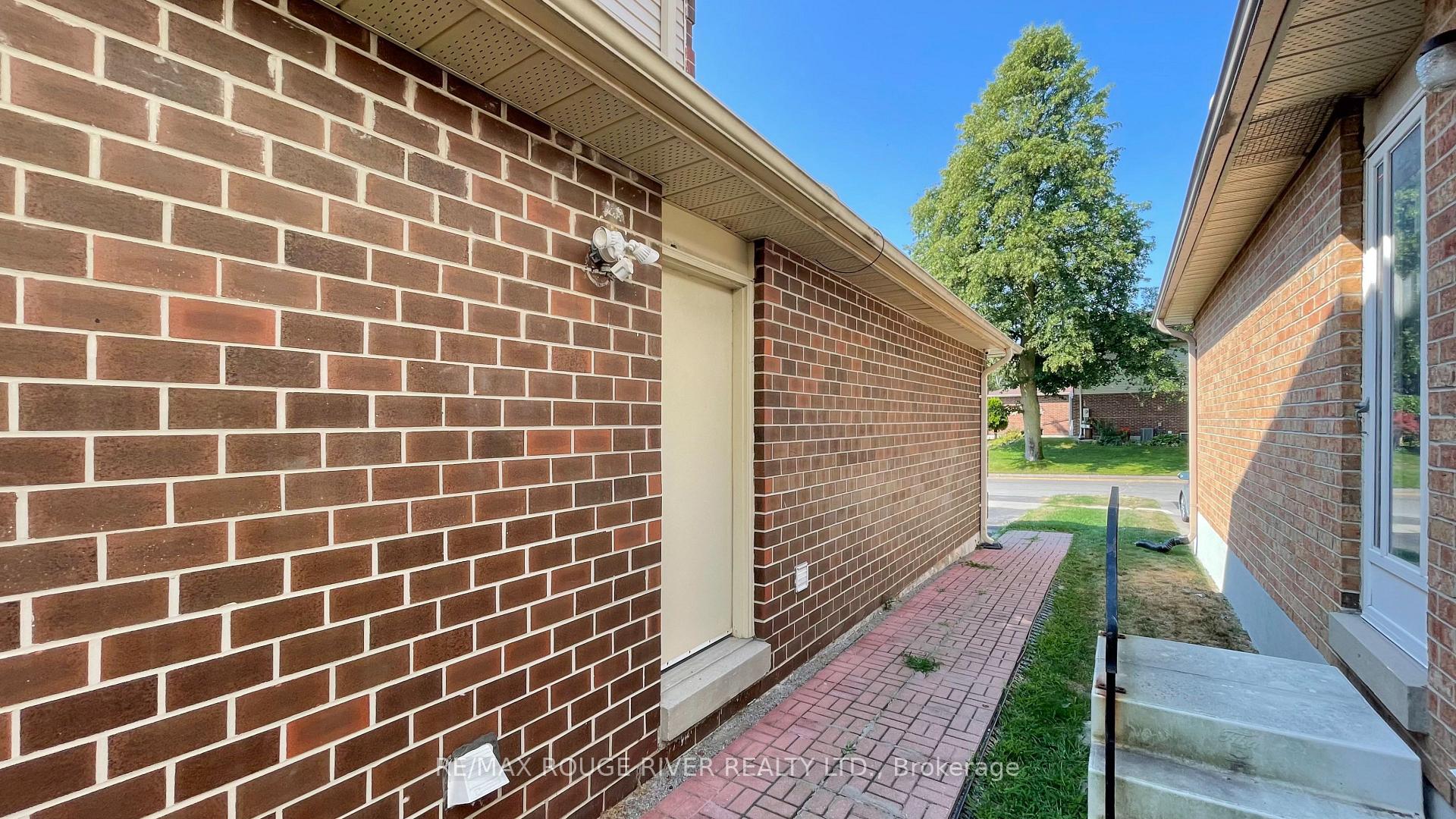 Photo 3 of Unit Bsmt, 1101 Windgrove Square, Pickering, Liverpool — HOMEH