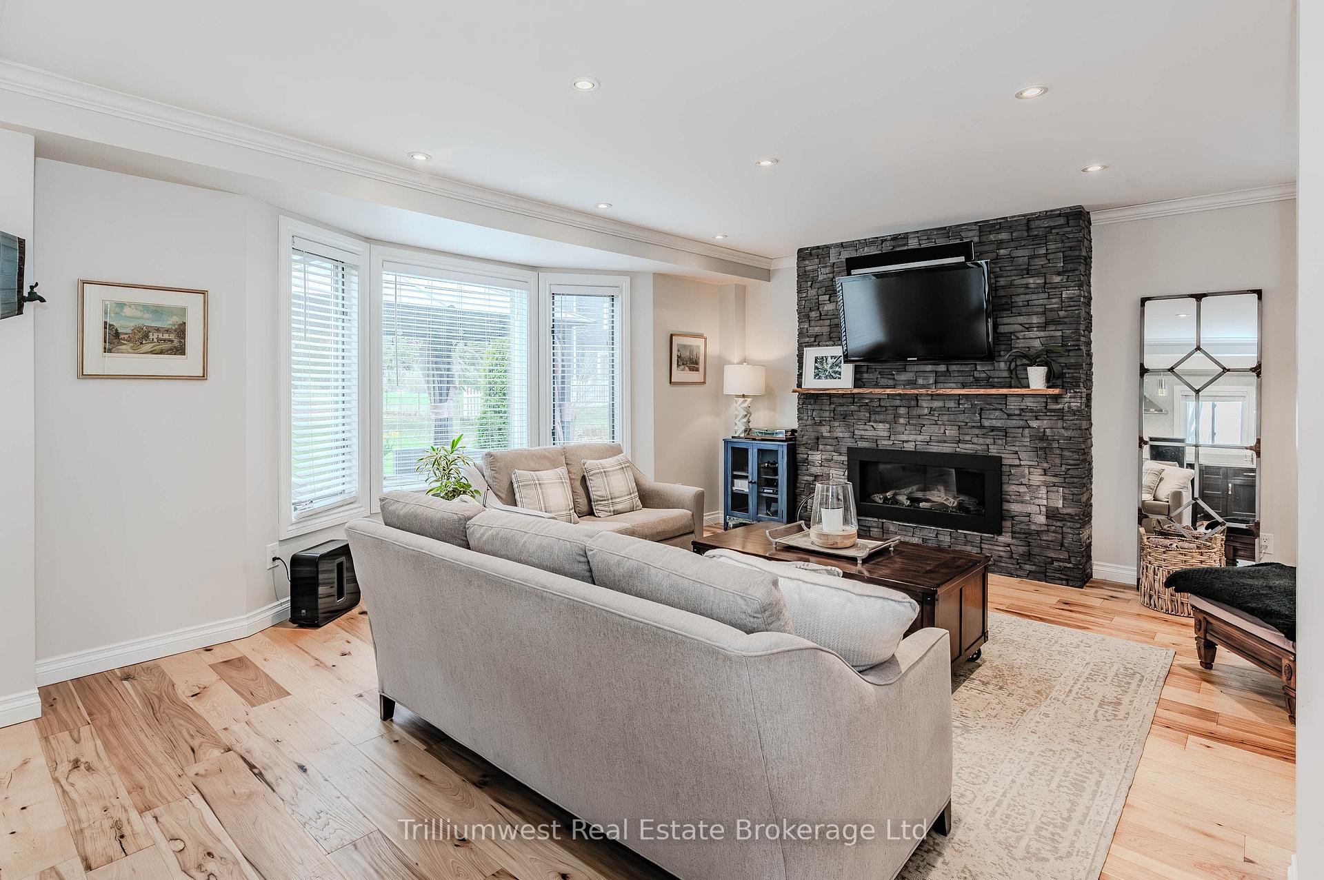 Photo 6 of 4032 Maddaugh Road, Puslinch, Crieff/Aikensville/Killean — HOMEH