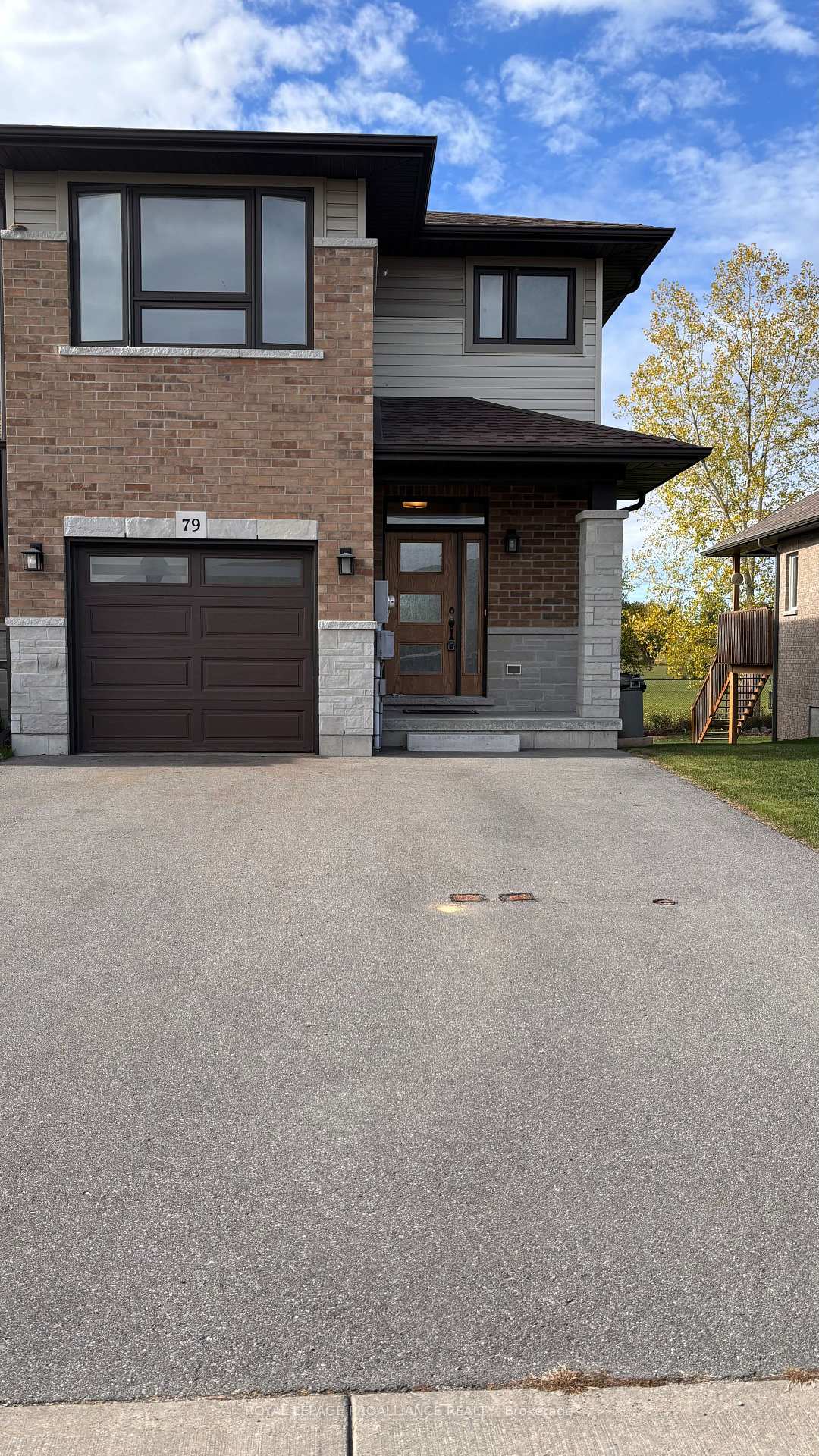 Front of 79 Ledgerock Court