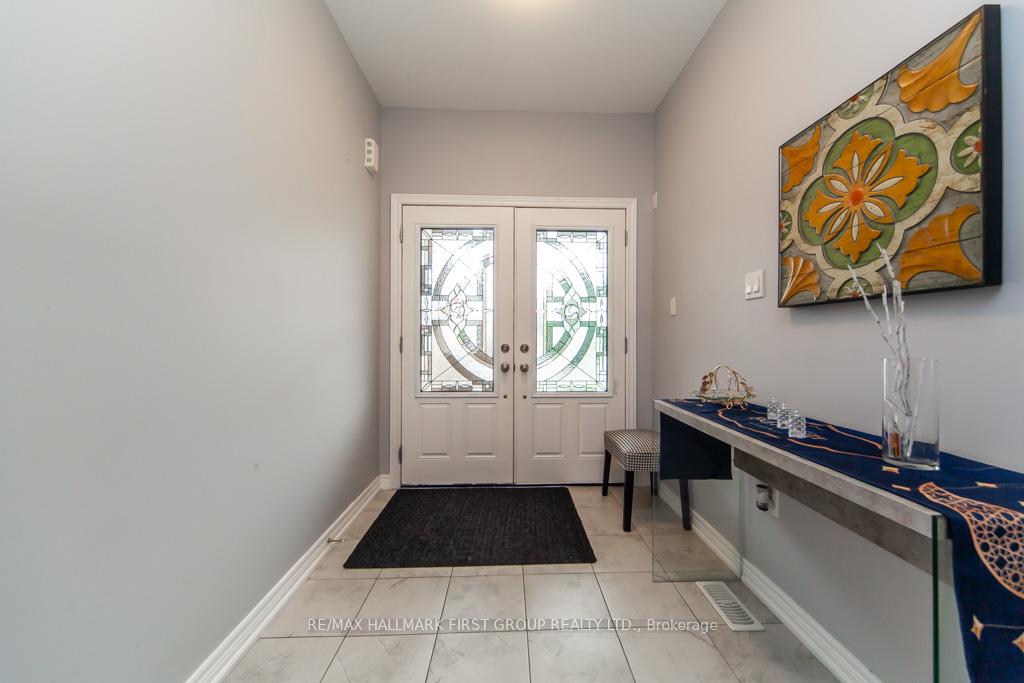 Photo 3 of 1825 Douglas Langtree Drive, Oshawa, Taunton — HOMEH