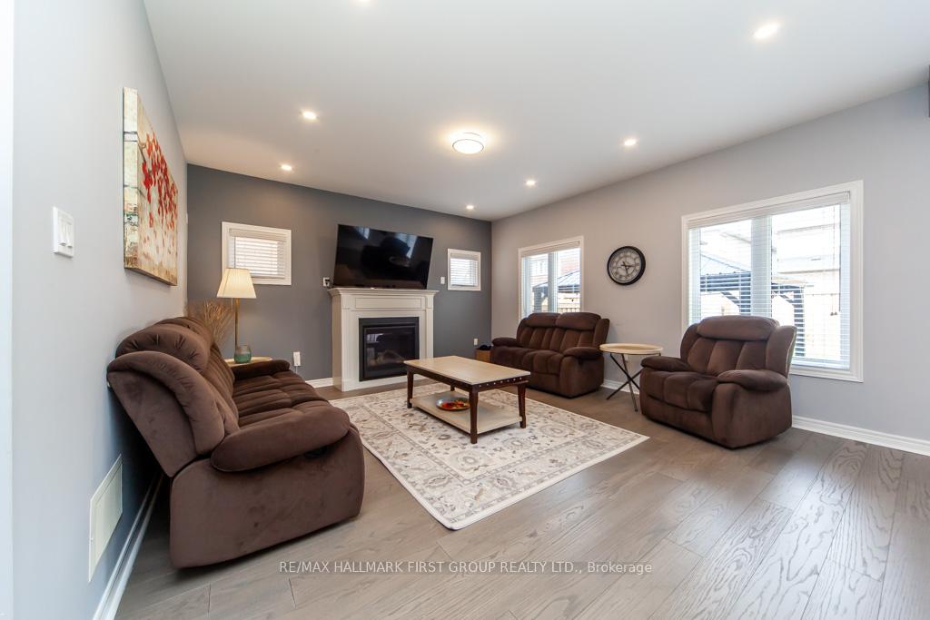 Photo 13 of 1825 Douglas Langtree Drive, Oshawa, Taunton — HOMEH