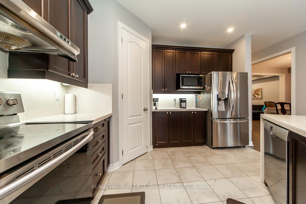 Photo 21 of 1825 Douglas Langtree Drive, Oshawa, Taunton — HOMEH