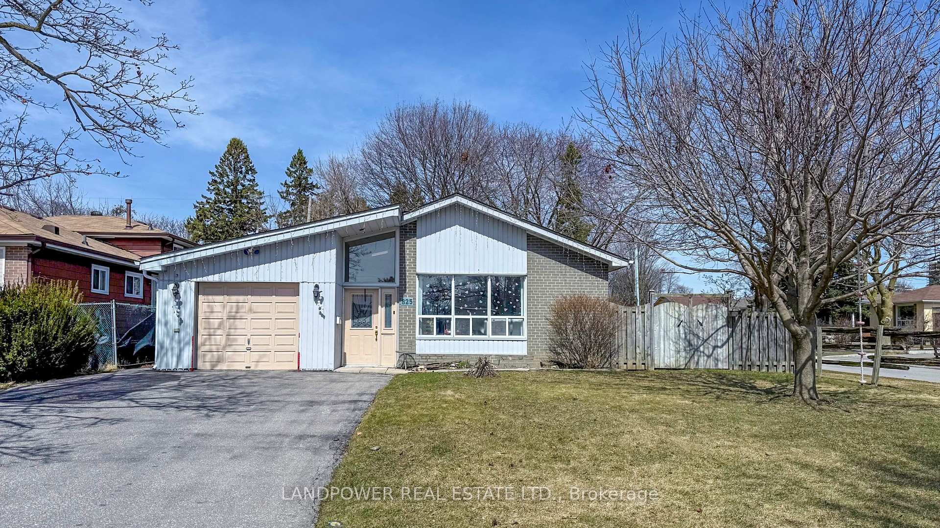 Photo 1 of 825 Naroch Boulevard, Pickering, Bay Ridges — HOMEH