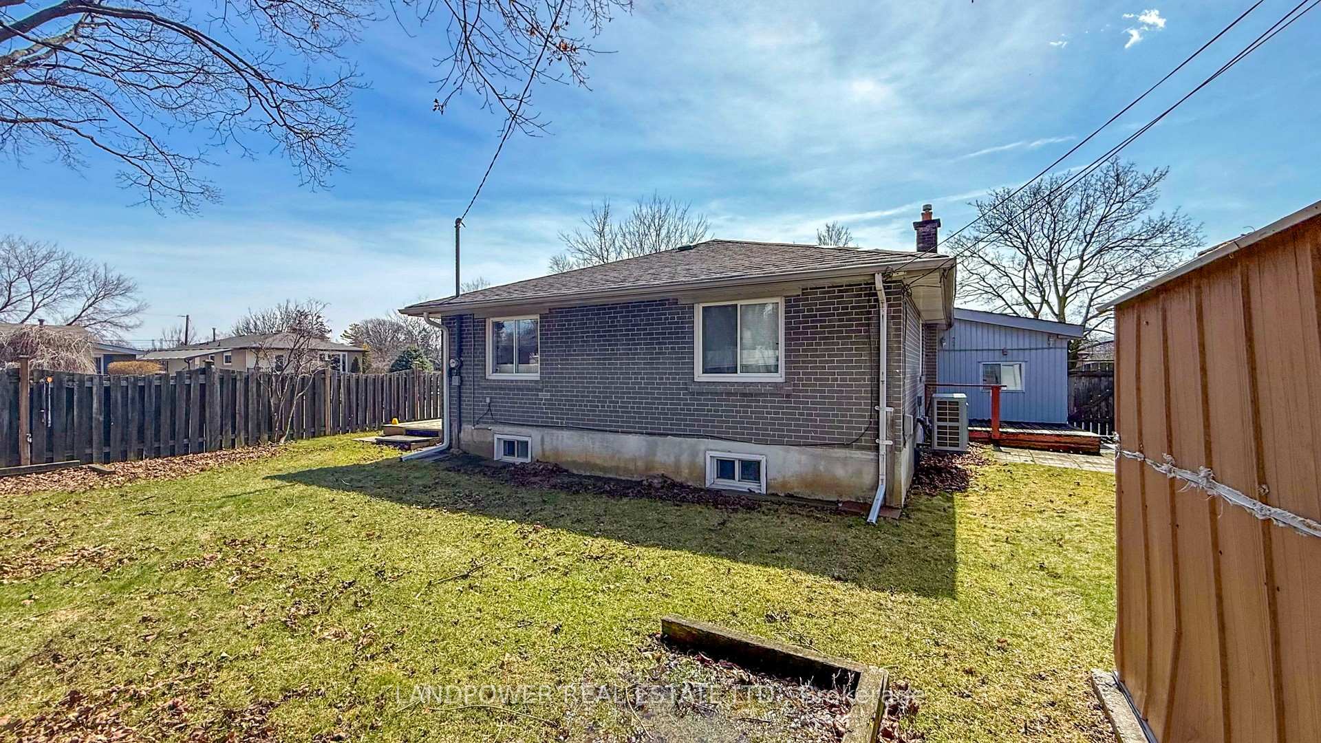 Photo 34 of 825 Naroch Boulevard, Pickering, Bay Ridges — HOMEH