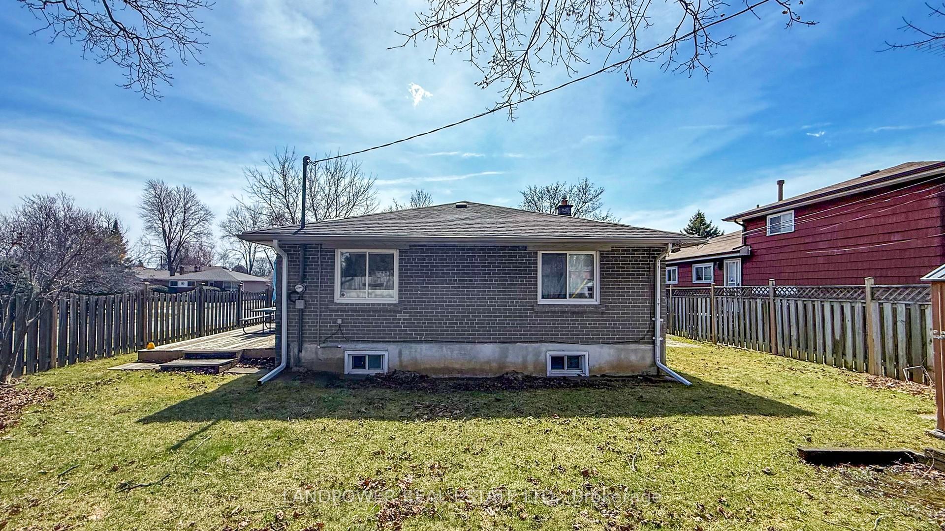 Photo 37 of 825 Naroch Boulevard, Pickering, Bay Ridges — HOMEH