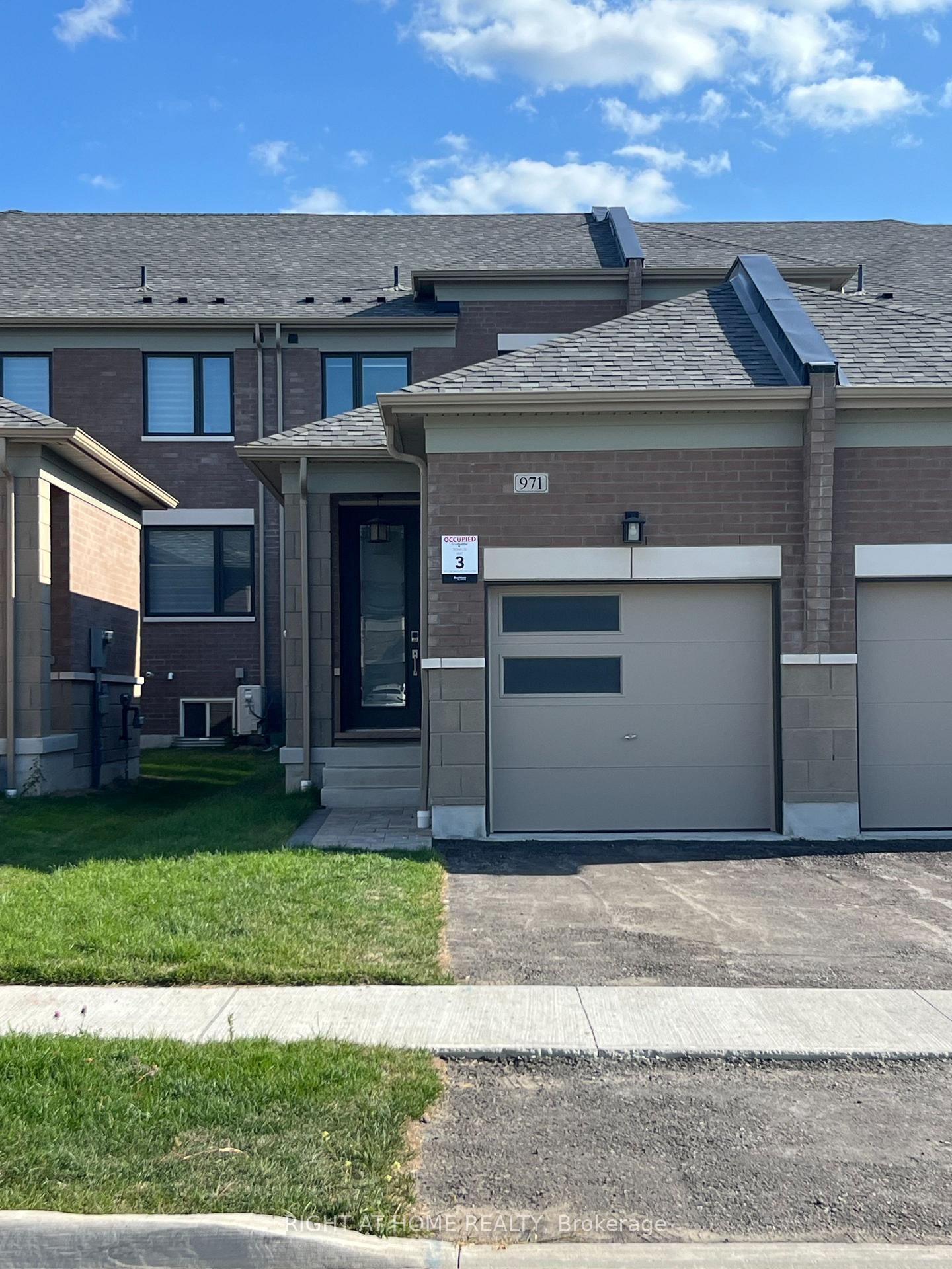 Photo 2 of 971 Crowsnest Hollow, Pickering, Rural Pickering — HOMEH