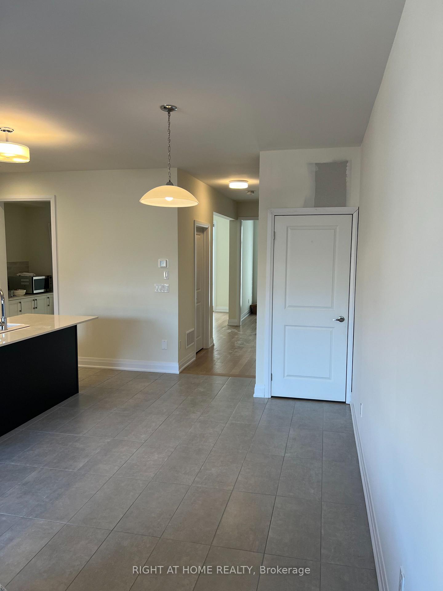 Photo 10 of 971 Crowsnest Hollow, Pickering, Rural Pickering — HOMEH