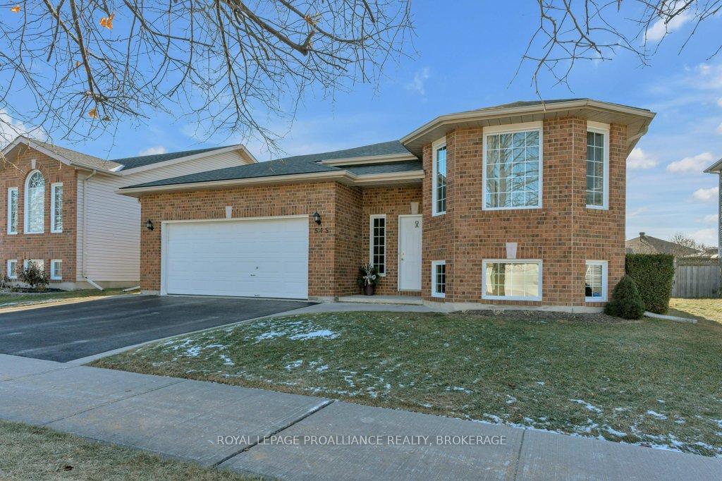 Photo 3 of 545 Magnolia Drive, Kingston, Kingston East (Incl Barret Crt) — HOMEH