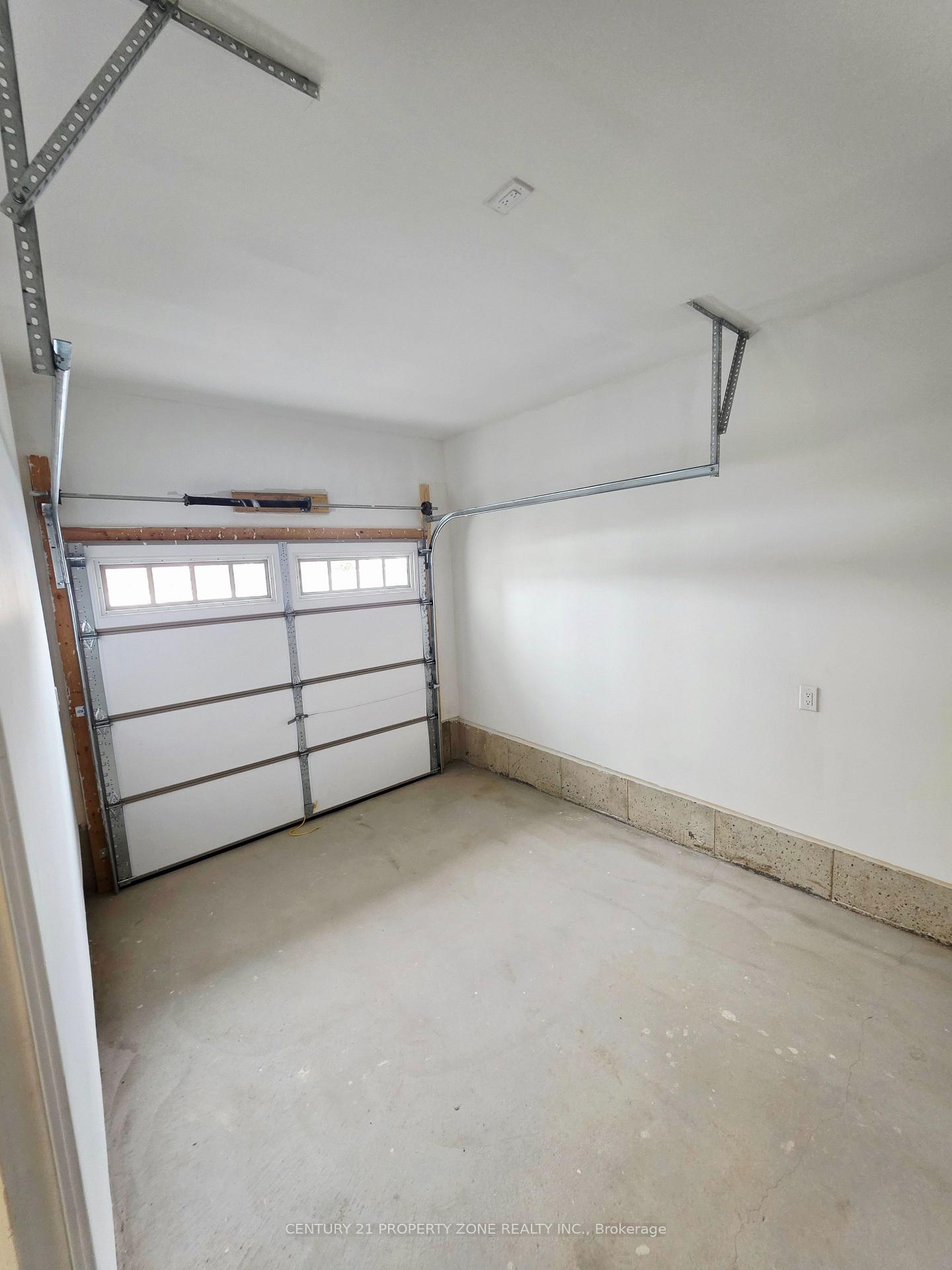 Photo 23 of 1207 Fourth Line, Milton, Bowes — HOMEH
