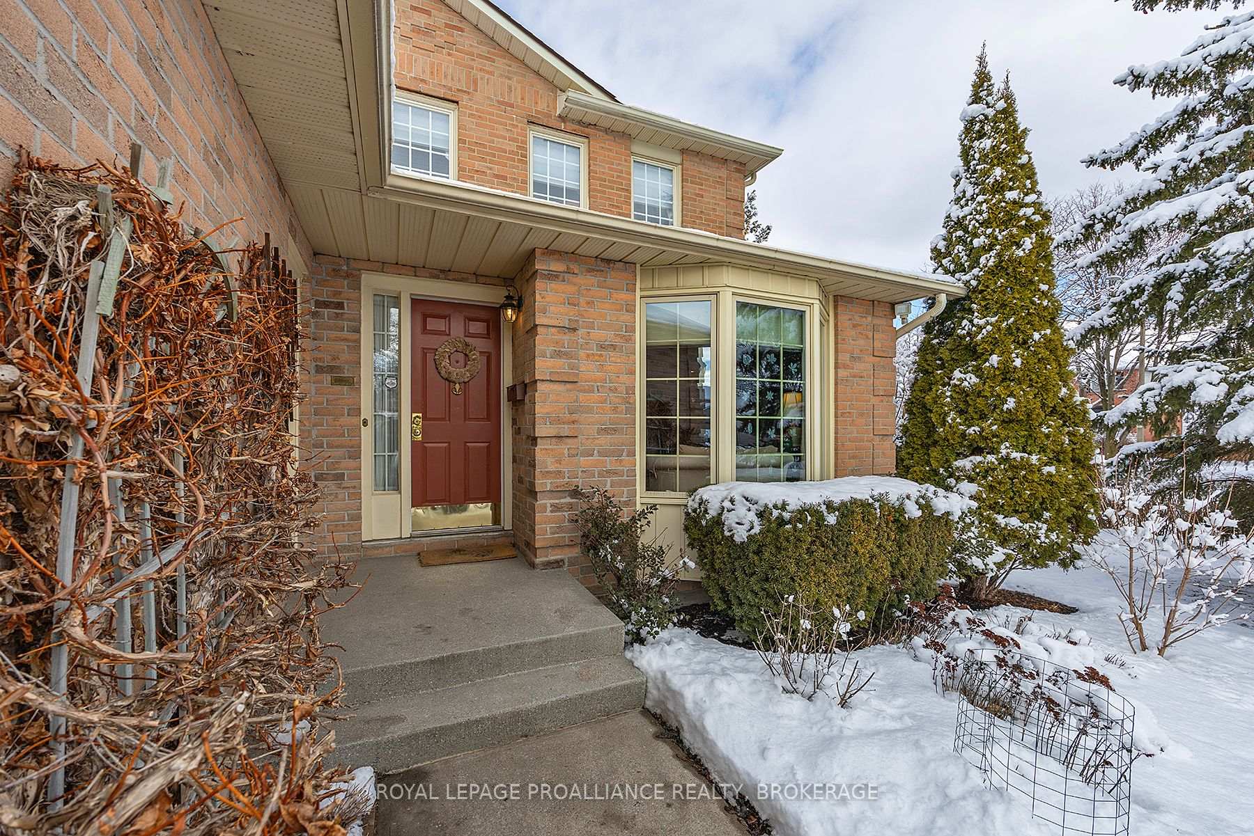 Photo 5 of 38 Chartwell Crescent, Kingston, Kingston East (Incl Barret Crt) — HOMEH