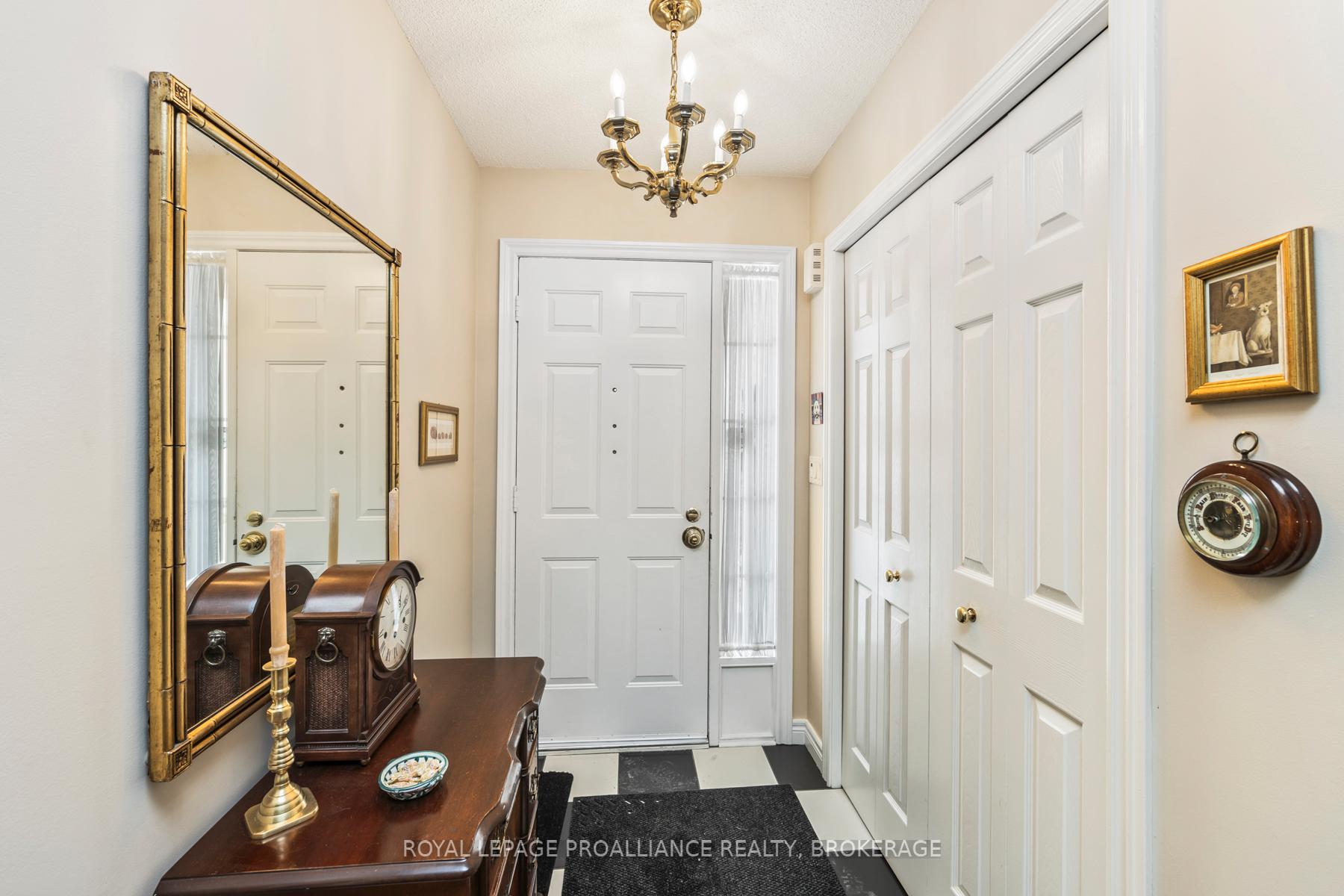 Photo 6 of 38 Chartwell Crescent, Kingston, Kingston East (Incl Barret Crt) — HOMEH