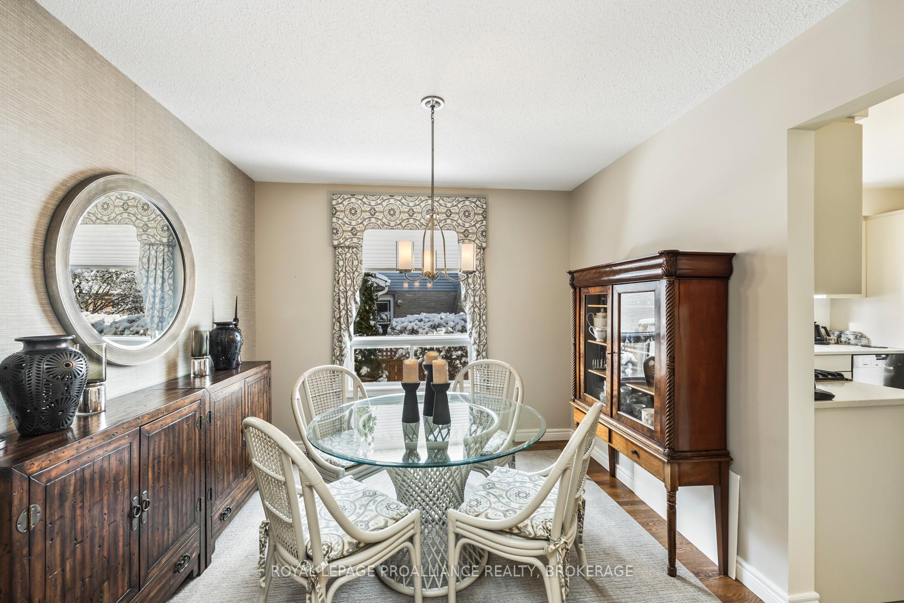 Photo 8 of 38 Chartwell Crescent, Kingston, Kingston East (Incl Barret Crt) — HOMEH