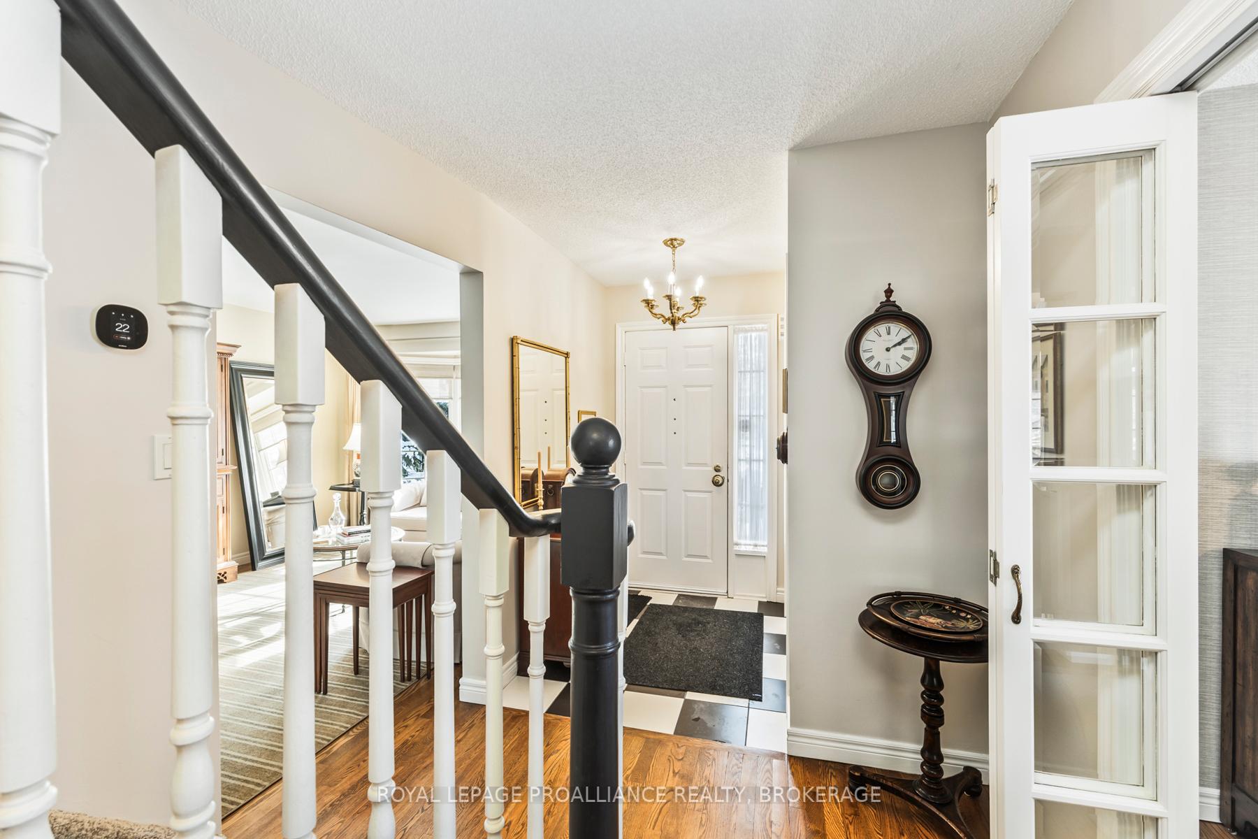 Photo 10 of 38 Chartwell Crescent, Kingston, Kingston East (Incl Barret Crt) — HOMEH