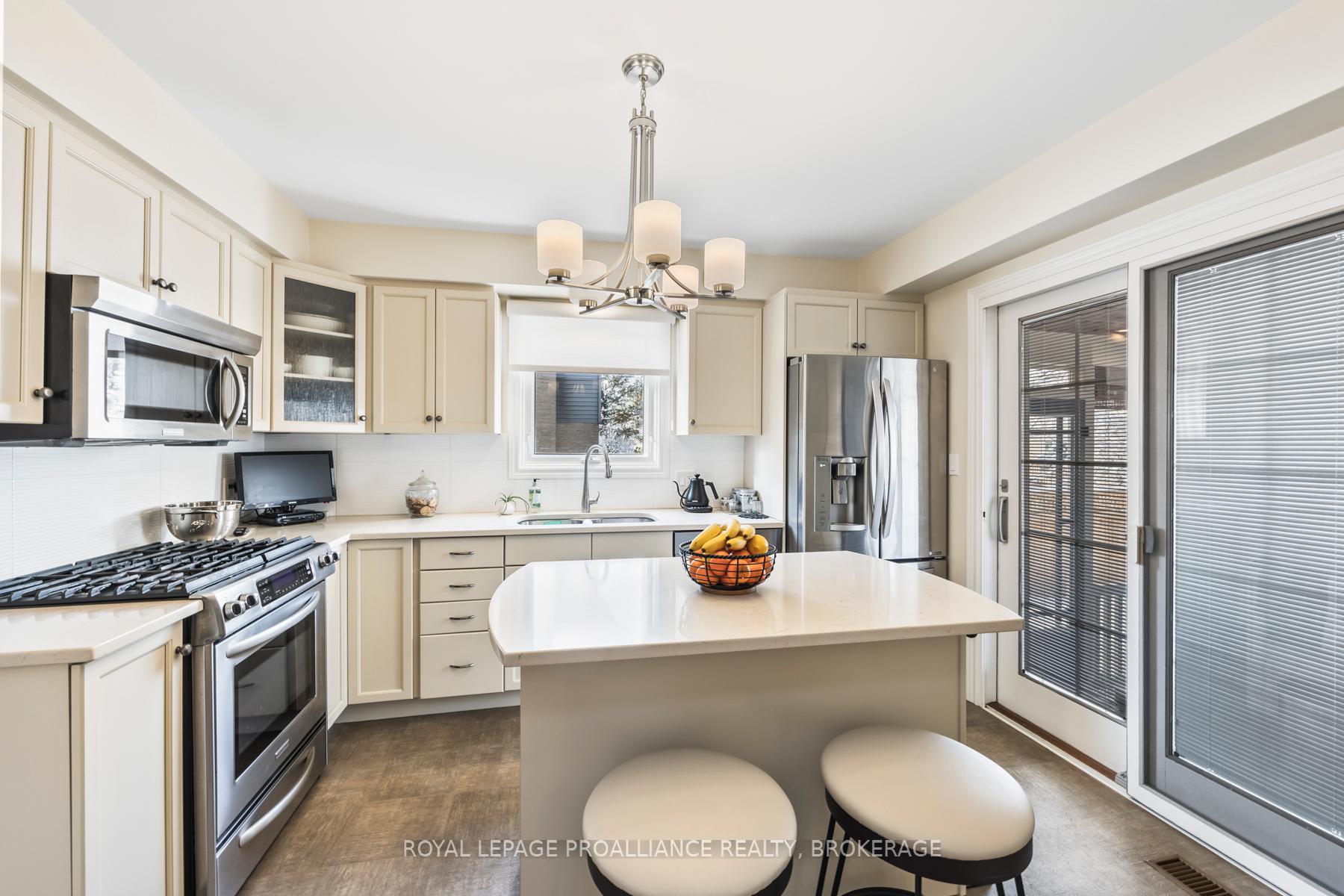 Photo 20 of 38 Chartwell Crescent, Kingston, Kingston East (Incl Barret Crt) — HOMEH