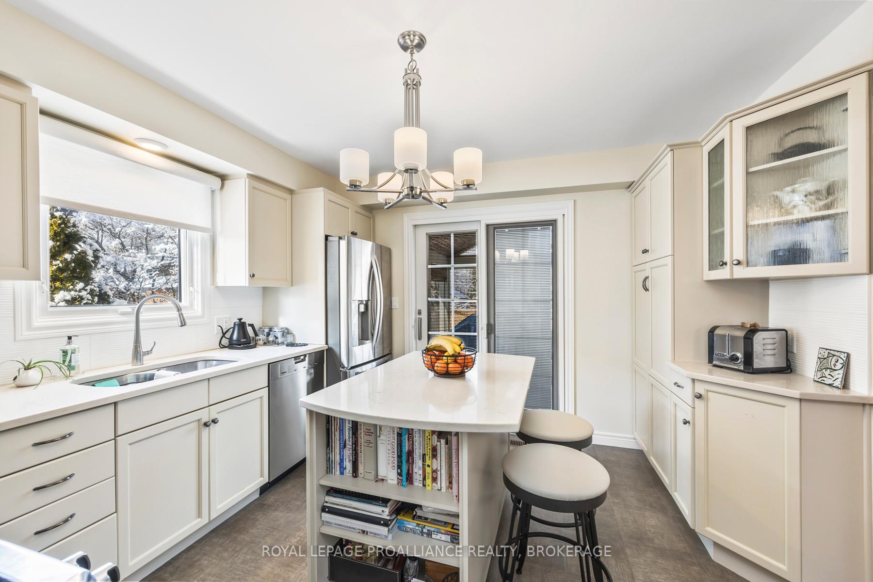 Photo 21 of 38 Chartwell Crescent, Kingston, Kingston East (Incl Barret Crt) — HOMEH
