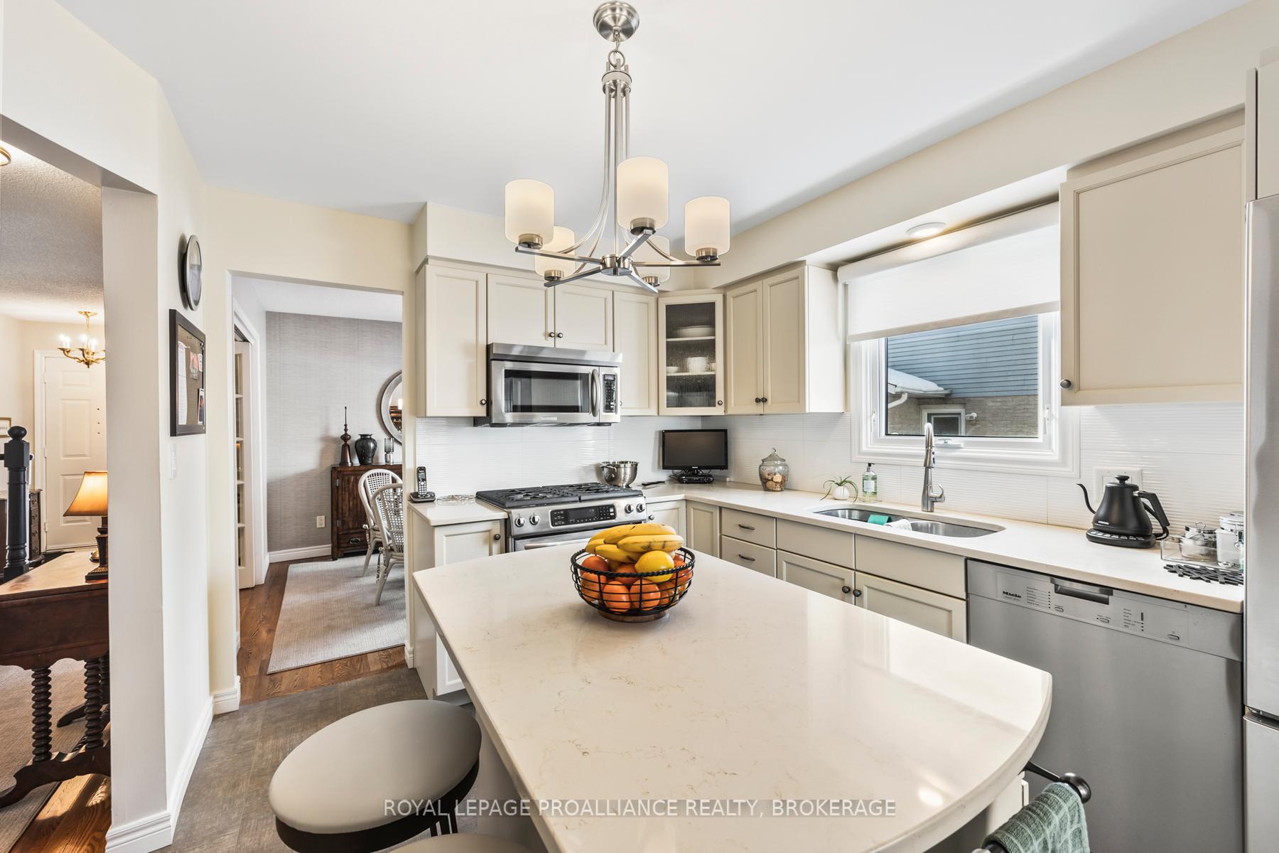 Photo 22 of 38 Chartwell Crescent, Kingston, Kingston East (Incl Barret Crt) — HOMEH