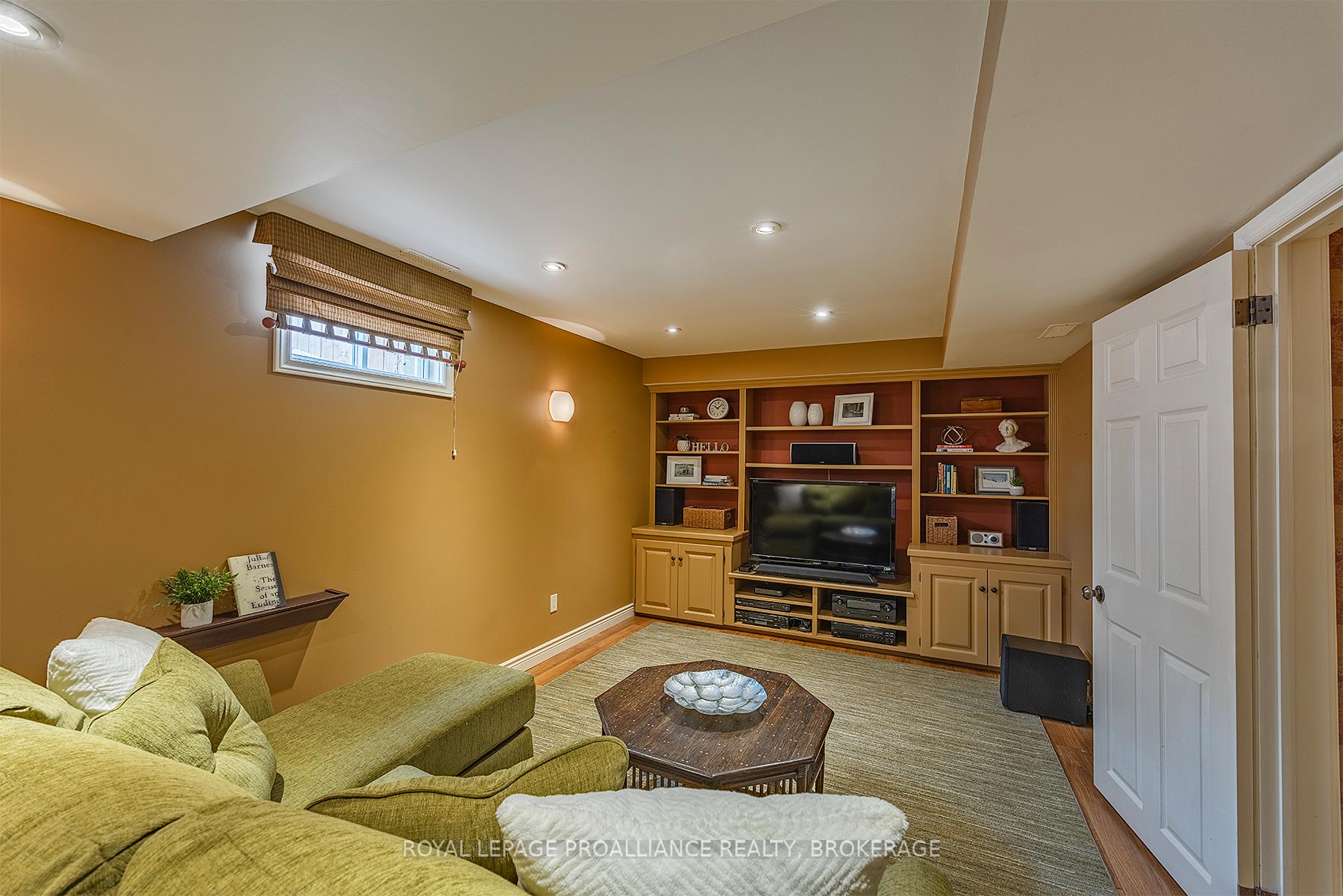 Photo 37 of 38 Chartwell Crescent, Kingston, Kingston East (Incl Barret Crt) — HOMEH