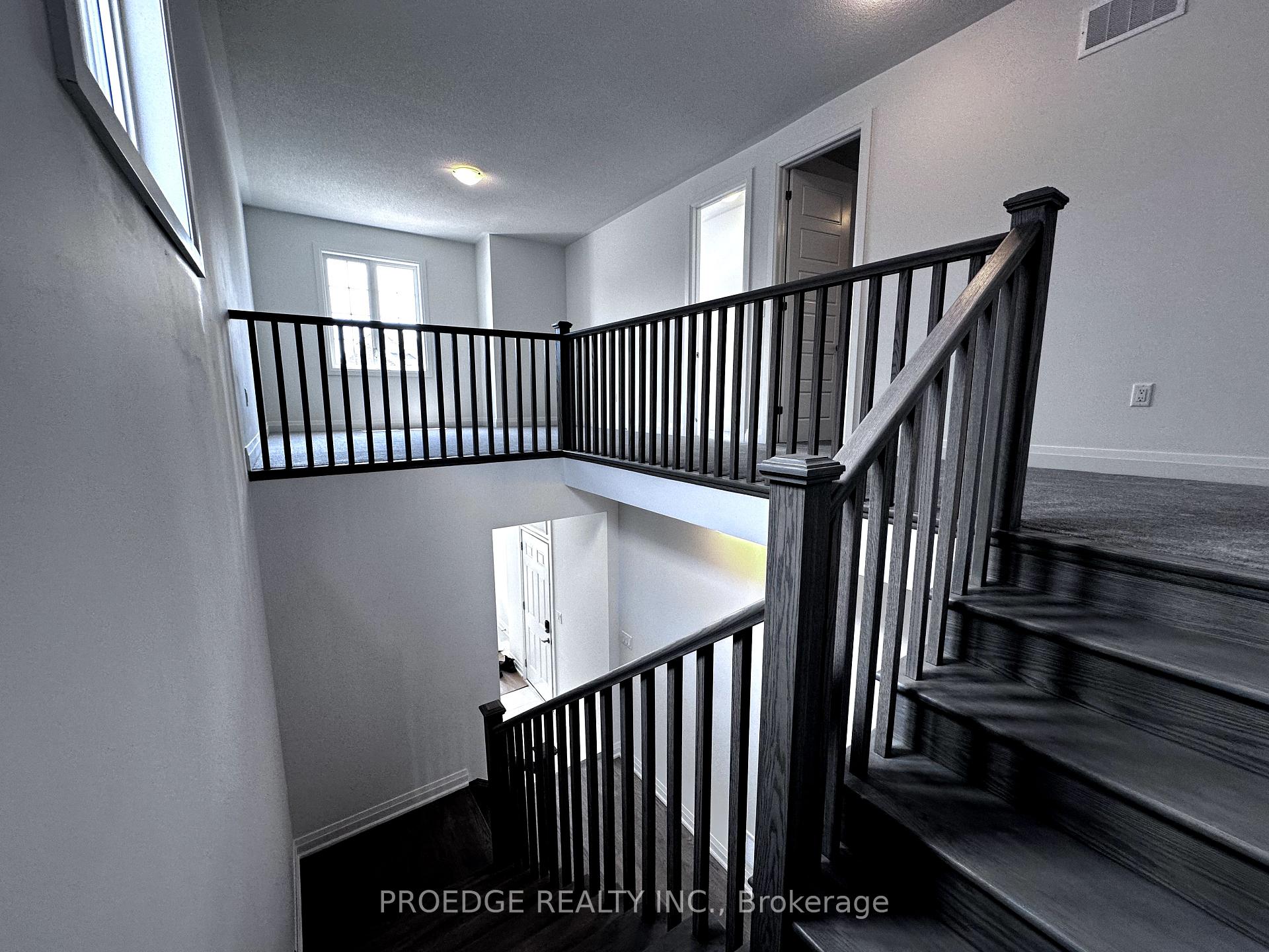 Photo 3 of 1416 Mockingbird Square, Pickering, Rural Pickering — HOMEH