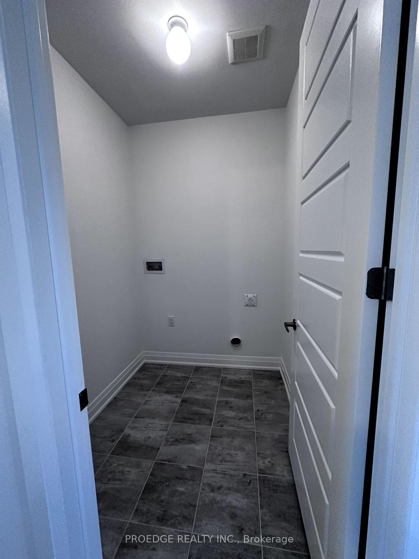 Photo 13 of 1416 Mockingbird Square, Pickering, Rural Pickering — HOMEH
