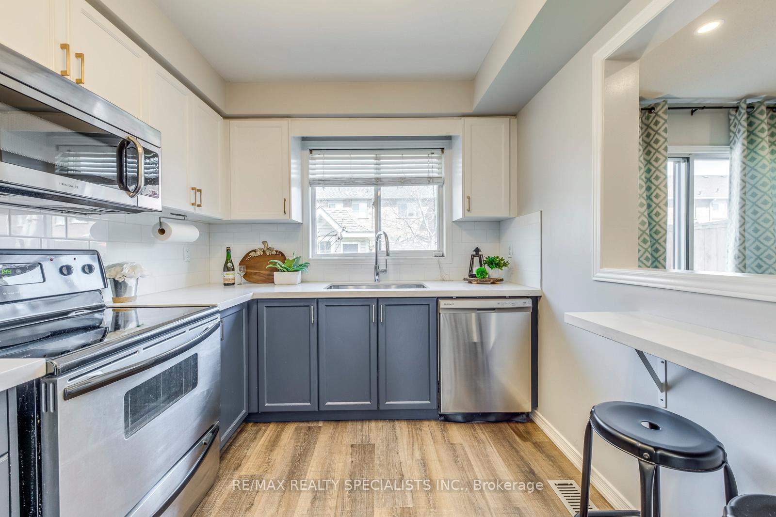 Photo 8 of 274 Fitzgerald Crescent, Milton, Dempsey — HOMEH