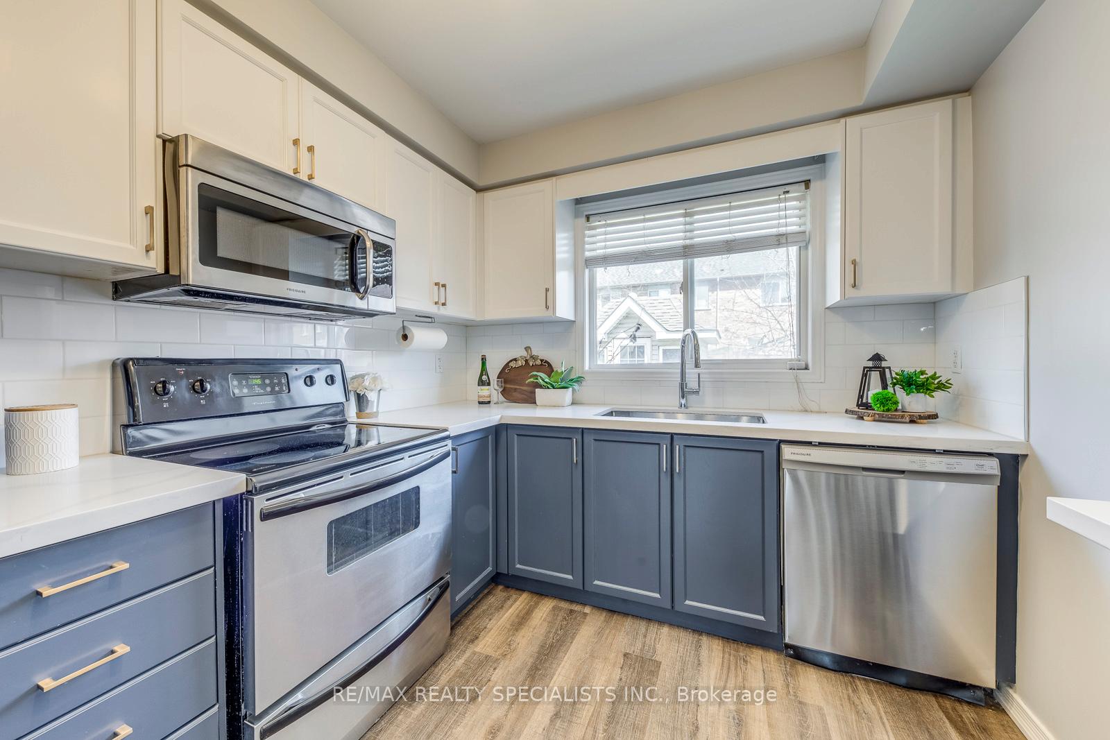Photo 9 of 274 Fitzgerald Crescent, Milton, Dempsey — HOMEH
