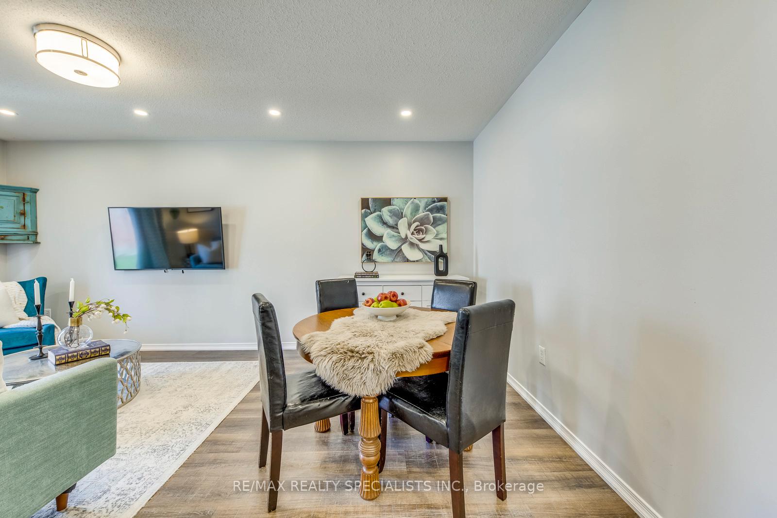 Photo 12 of 274 Fitzgerald Crescent, Milton, Dempsey — HOMEH