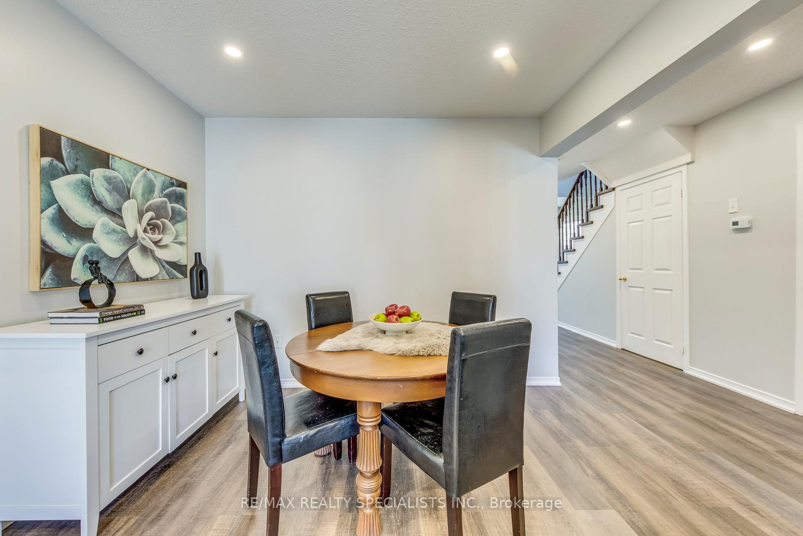 Photo 14 of 274 Fitzgerald Crescent, Milton, Dempsey — HOMEH