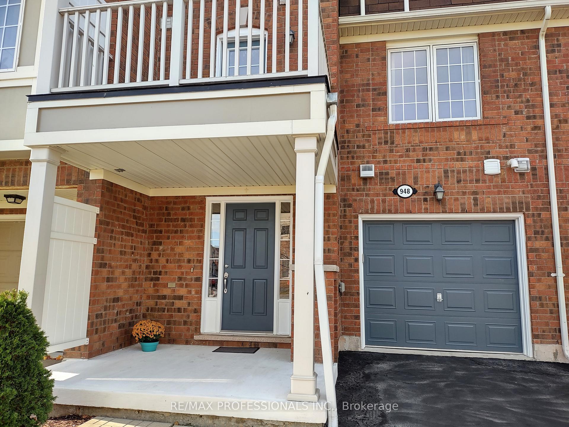 Front of 948 Sprague Place