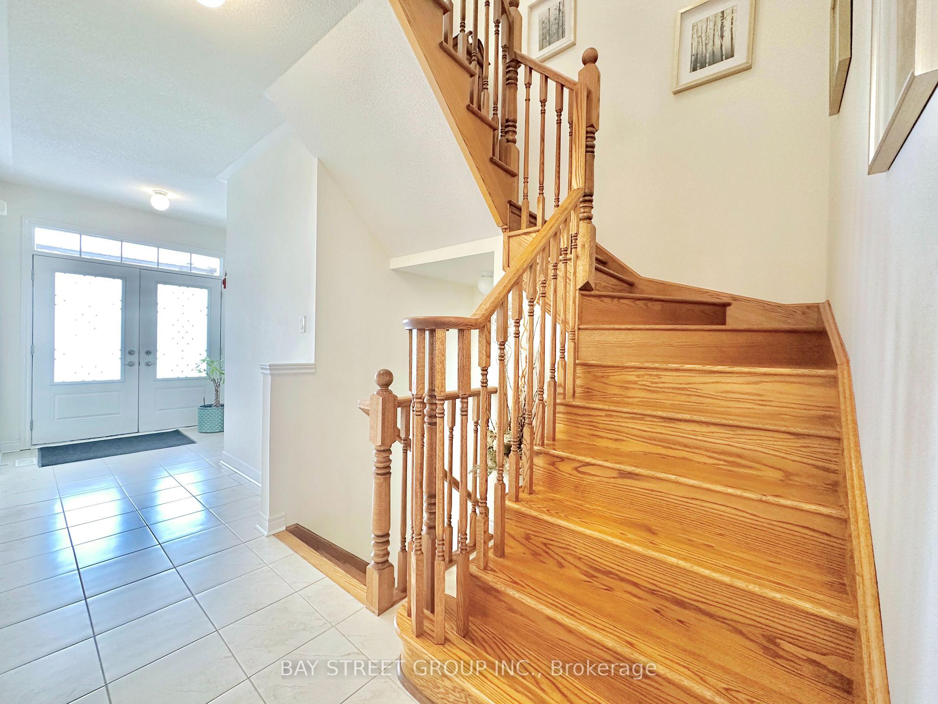 Photo 4 of 1429 Laurier Avenue, Milton, Clarke — HOMEH