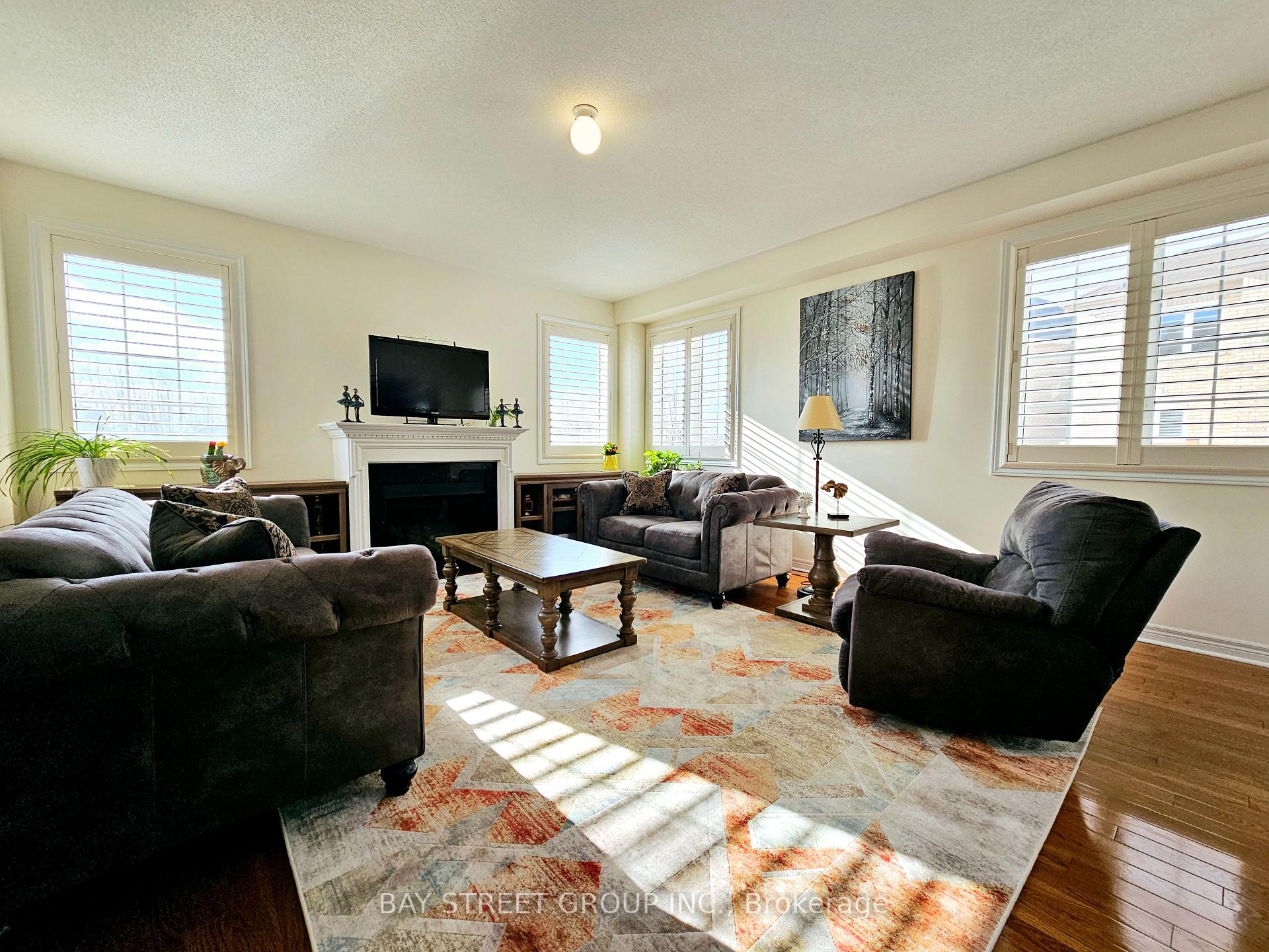 Photo 5 of 1429 Laurier Avenue, Milton, Clarke — HOMEH