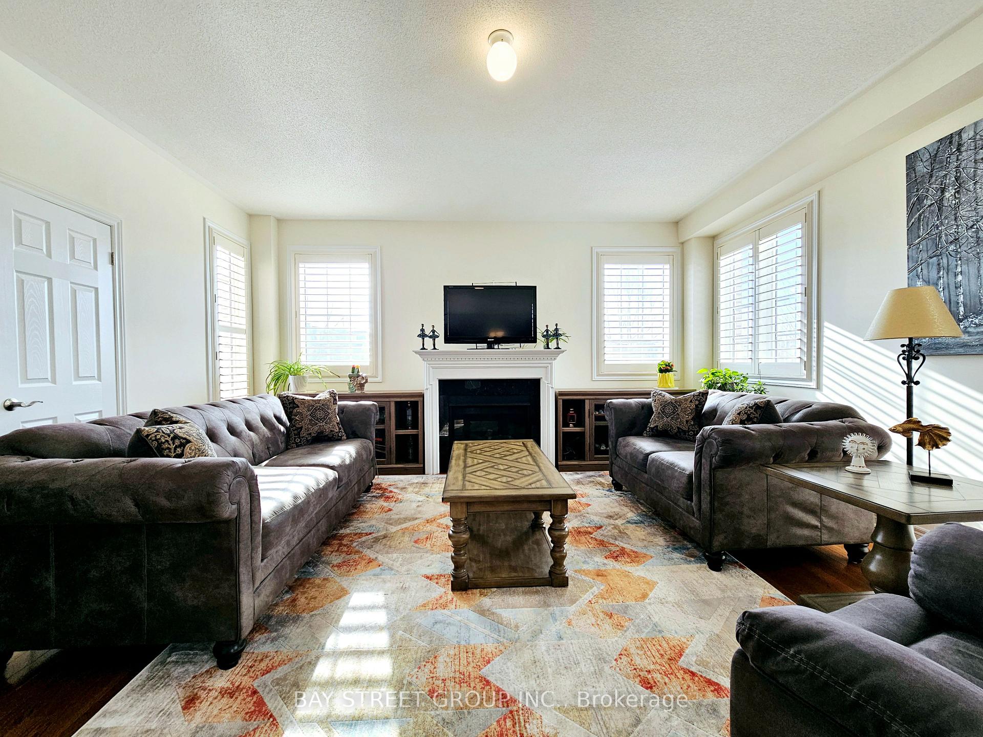 Photo 6 of 1429 Laurier Avenue, Milton, Clarke — HOMEH