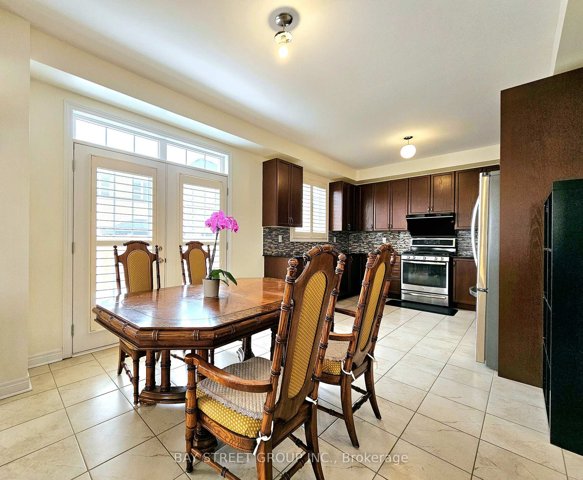 Photo 7 of 1429 Laurier Avenue, Milton, Clarke — HOMEH