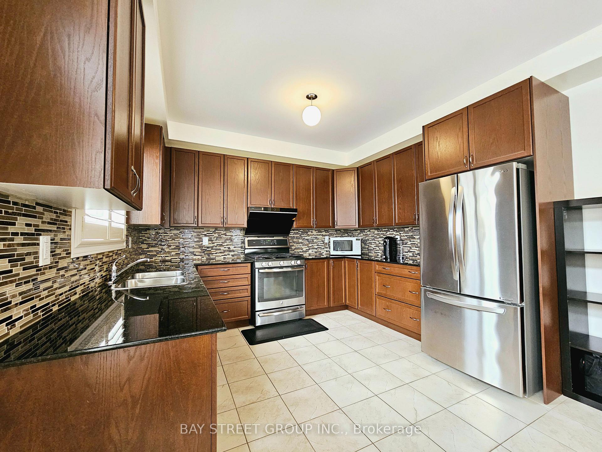Photo 8 of 1429 Laurier Avenue, Milton, Clarke — HOMEH