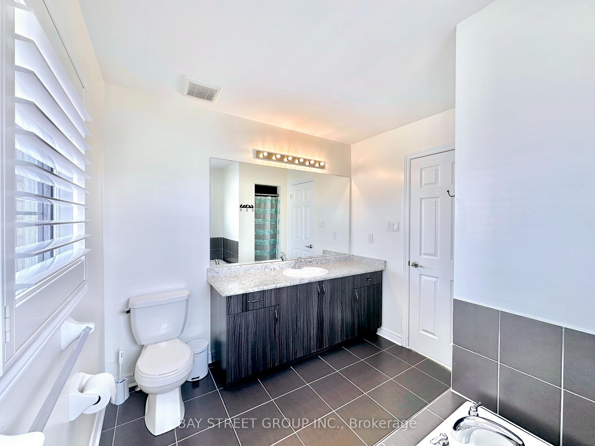 Photo 12 of 1429 Laurier Avenue, Milton, Clarke — HOMEH