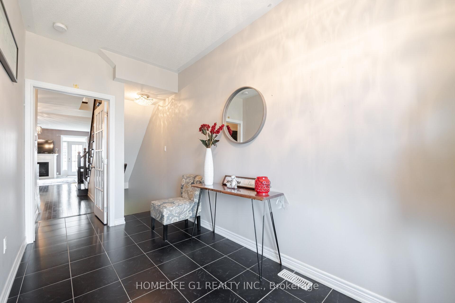 Photo 2 of 967 Transom Crescent, Milton, Willmott — HOMEH