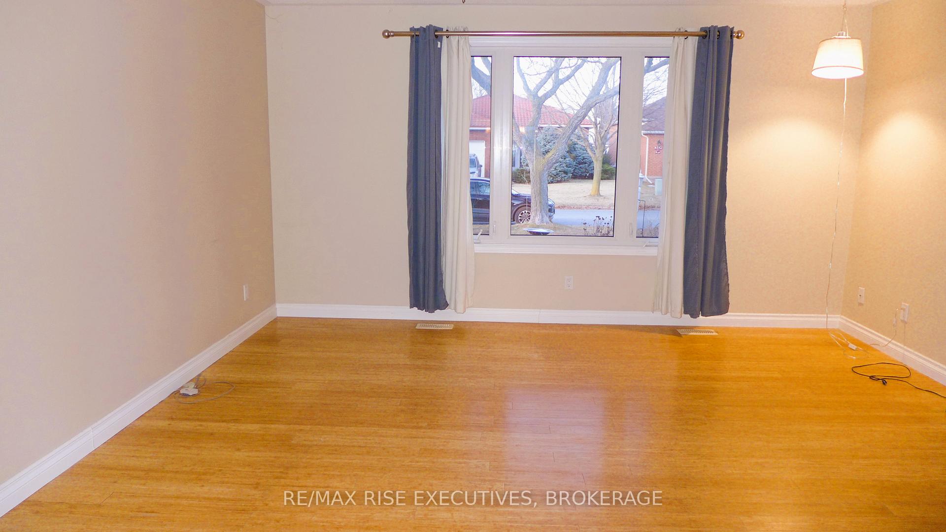 Photo 6 of 711 Muirfield Crescent, Kingston, East Gardiners Rd — HOMEH