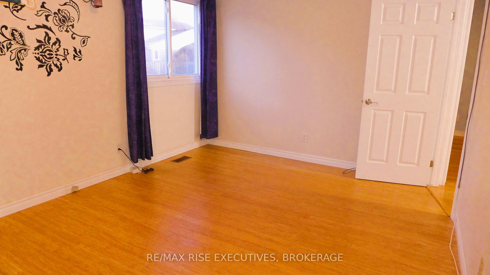 Photo 8 of 711 Muirfield Crescent, Kingston, East Gardiners Rd — HOMEH