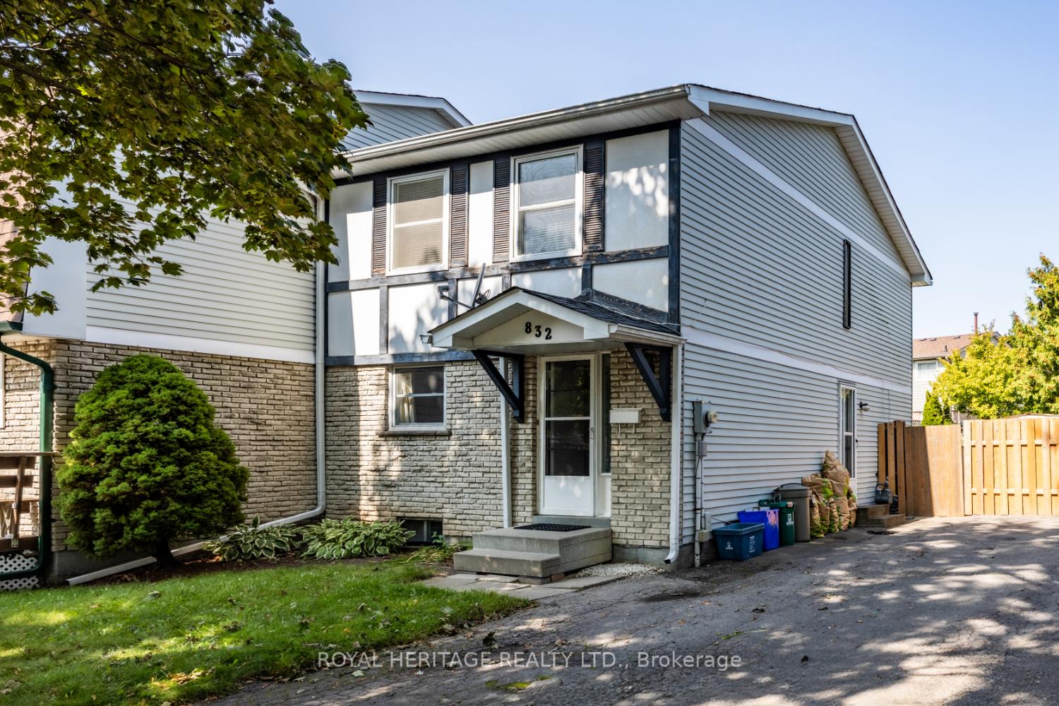 Photo 2 of 832 Gentry Crescent, Oshawa, Eastdale — HOMEH