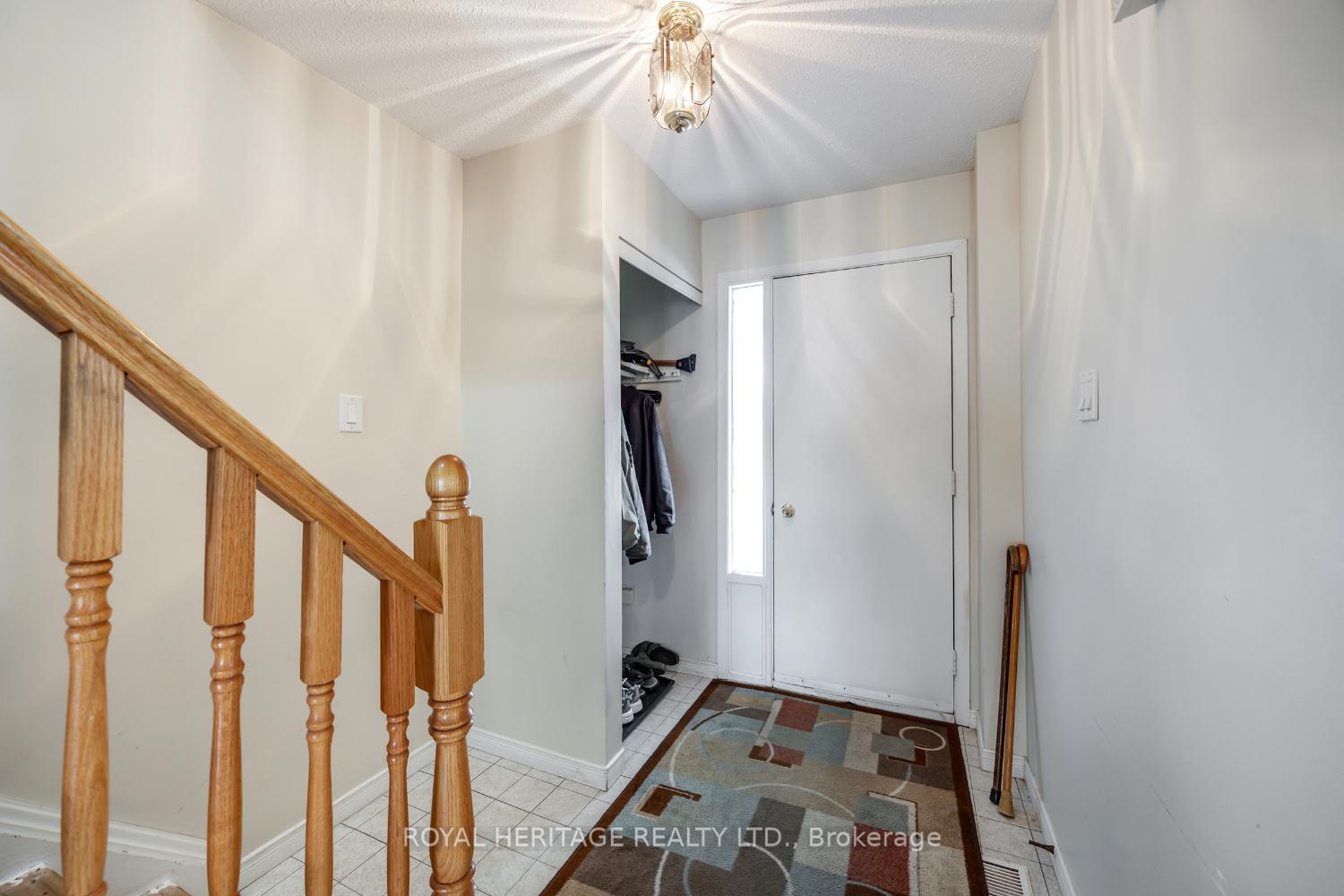 Photo 3 of 832 Gentry Crescent, Oshawa, Eastdale — HOMEH