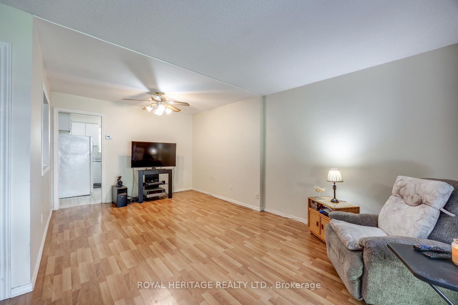 Photo 7 of 832 Gentry Crescent, Oshawa, Eastdale — HOMEH