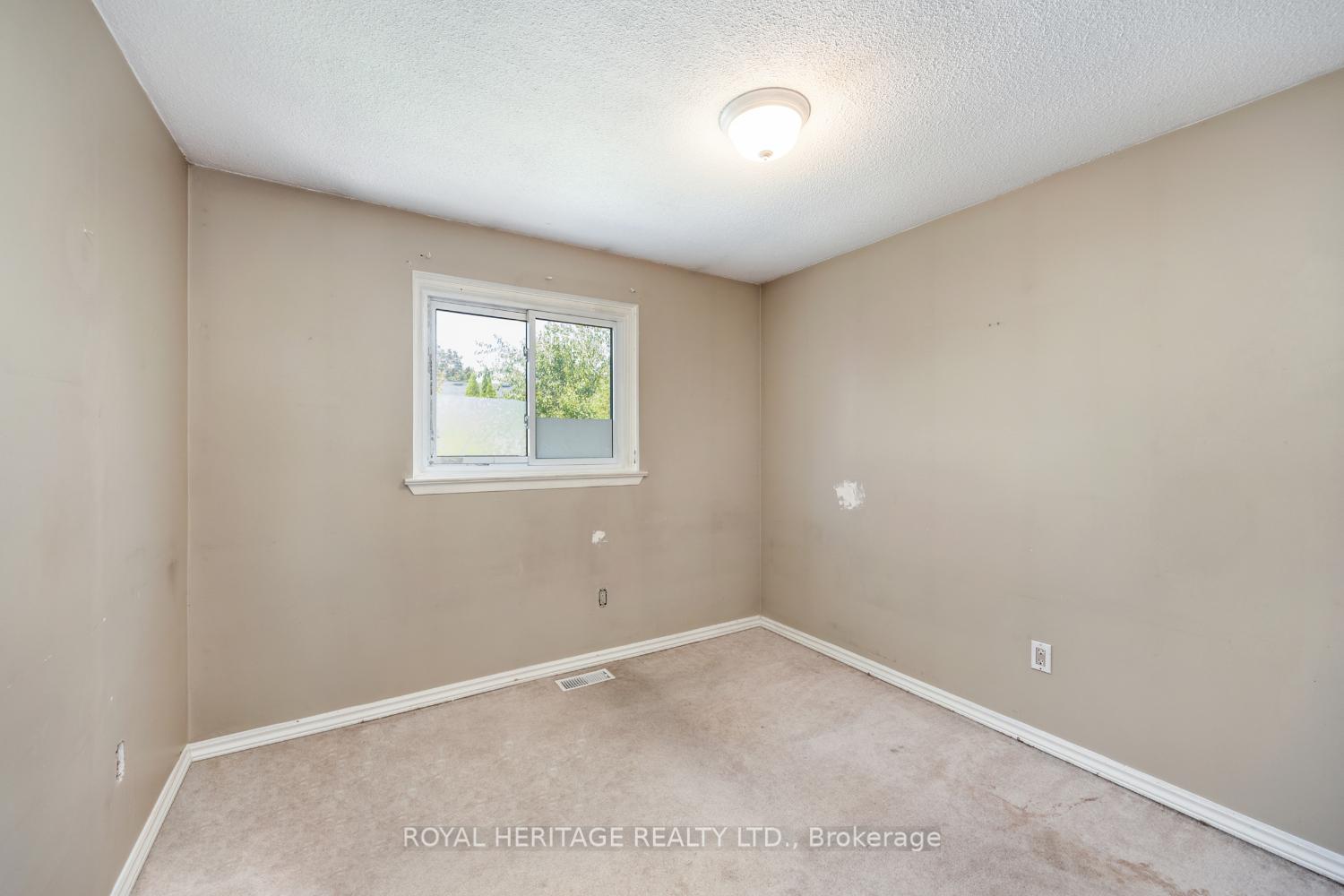 Photo 16 of 832 Gentry Crescent, Oshawa, Eastdale — HOMEH