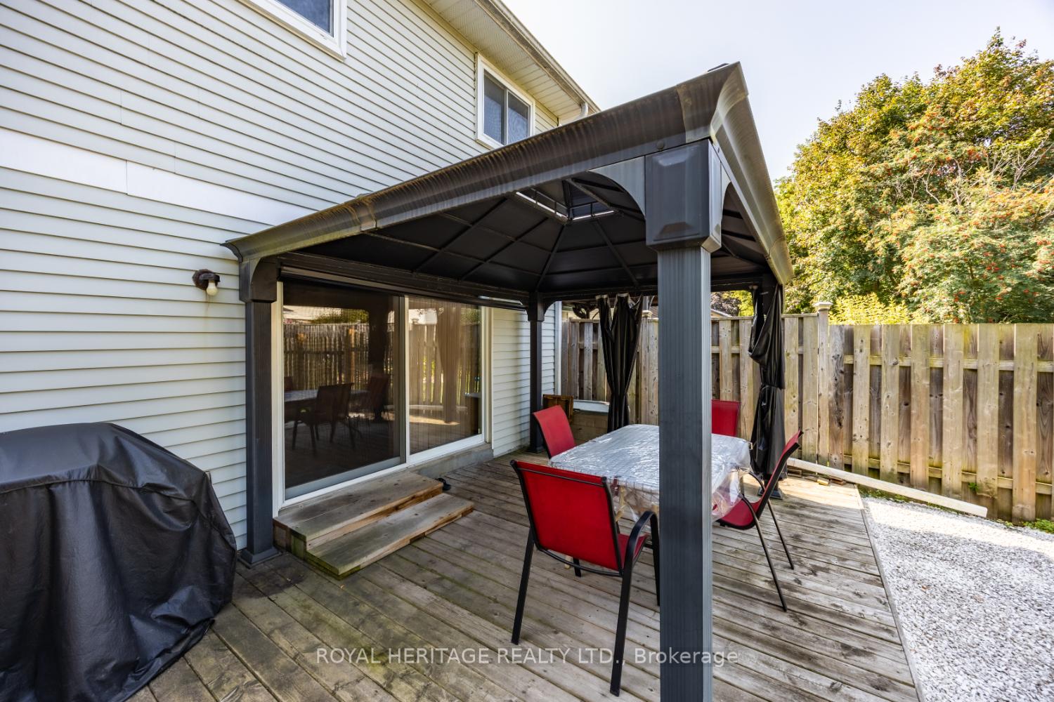 Photo 24 of 832 Gentry Crescent, Oshawa, Eastdale — HOMEH