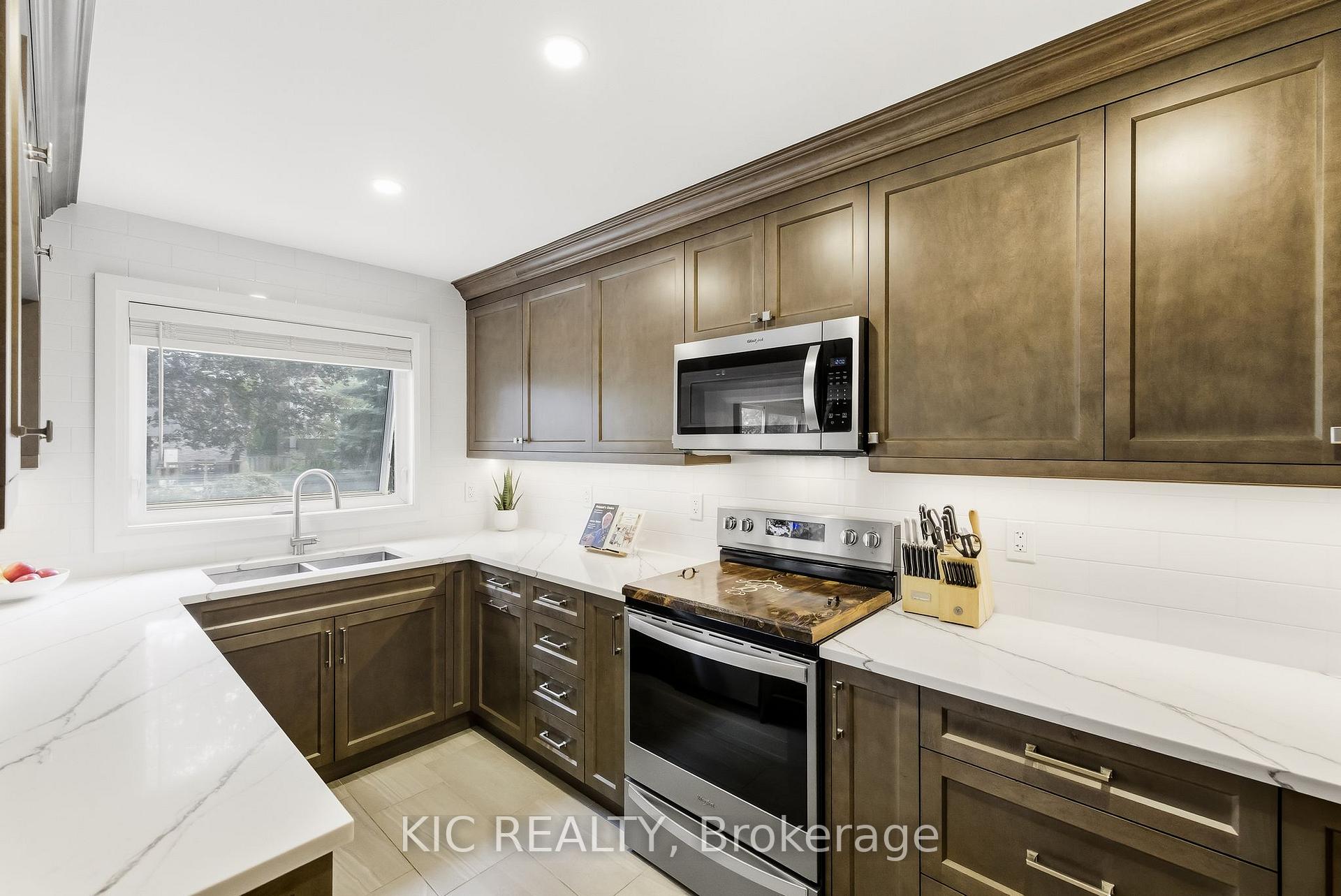 Photo 14 of 1795 Listowell Crescent, Pickering, Liverpool — HOMEH